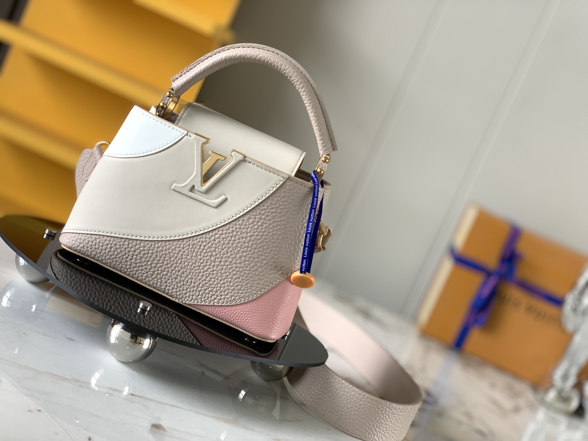 [TOP] Louis Vuitton LV Capucines  Gold Buckle Bag 2 Sizes-White and Pink and Beige