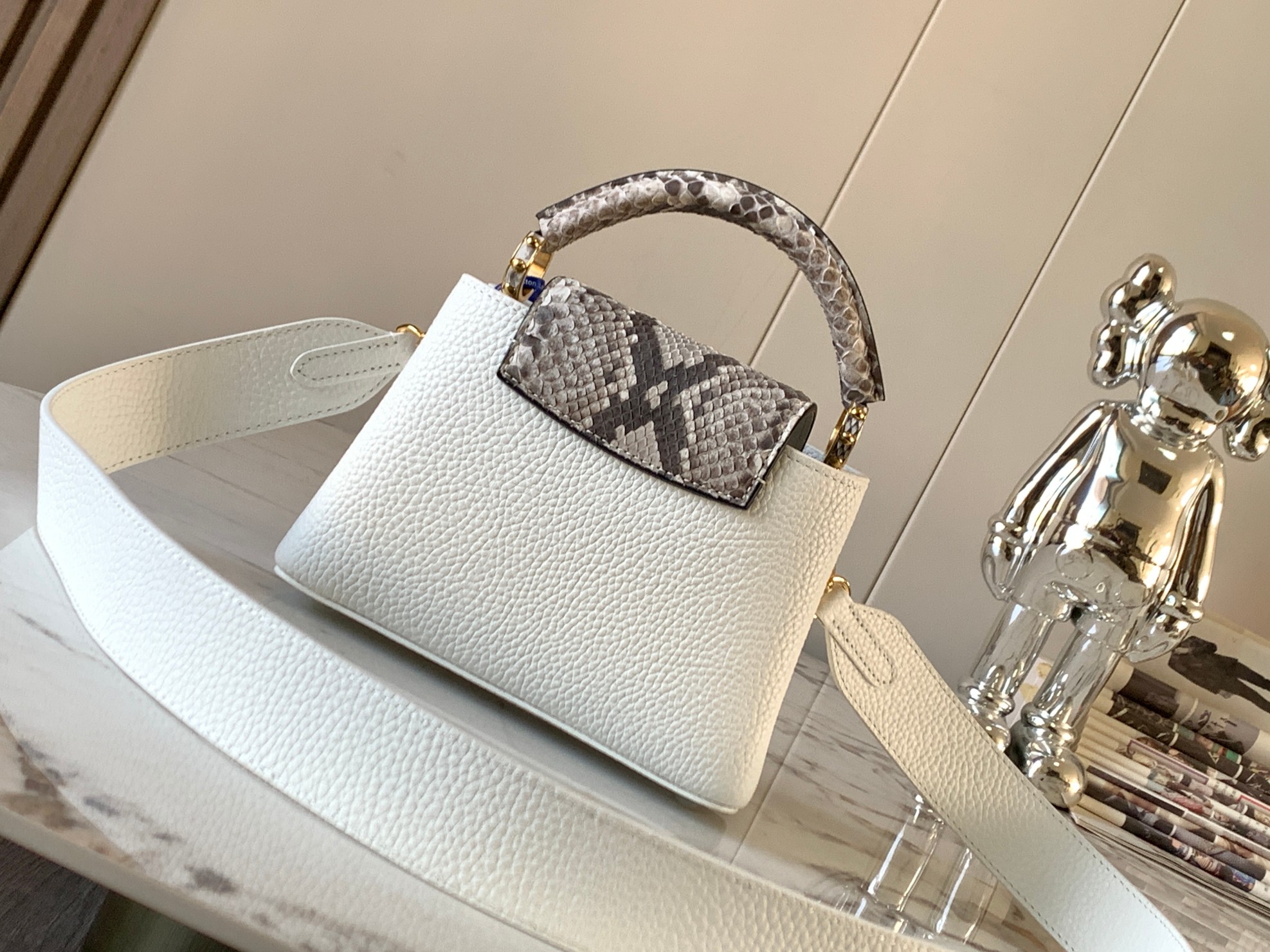 [TOP] Louis Vuitton LV Capucines Python Gold Buckle Bag - White
