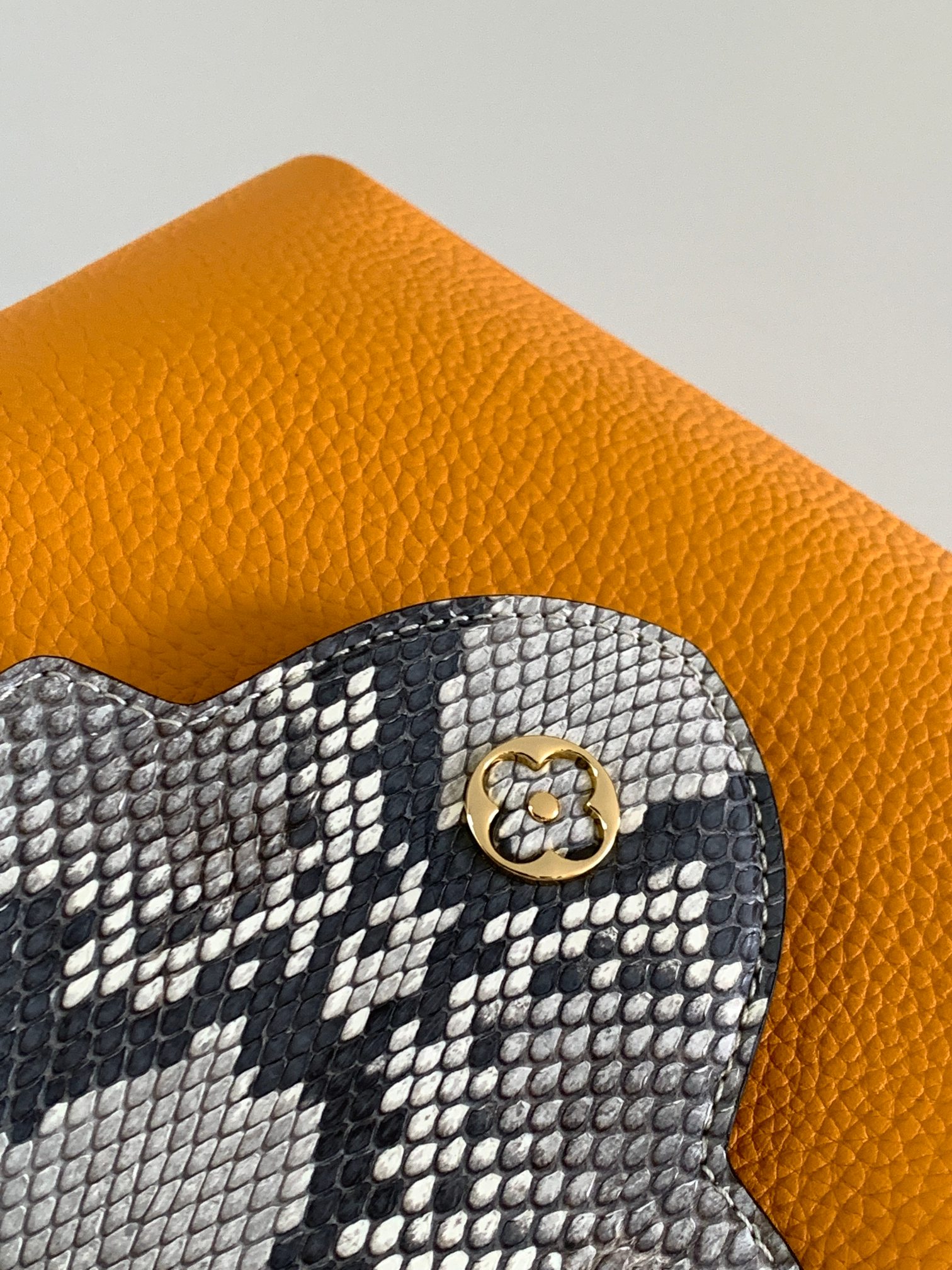 [TOP] Louis Vuitton LV Capucines Python Gold Buckle Bag - Yellow