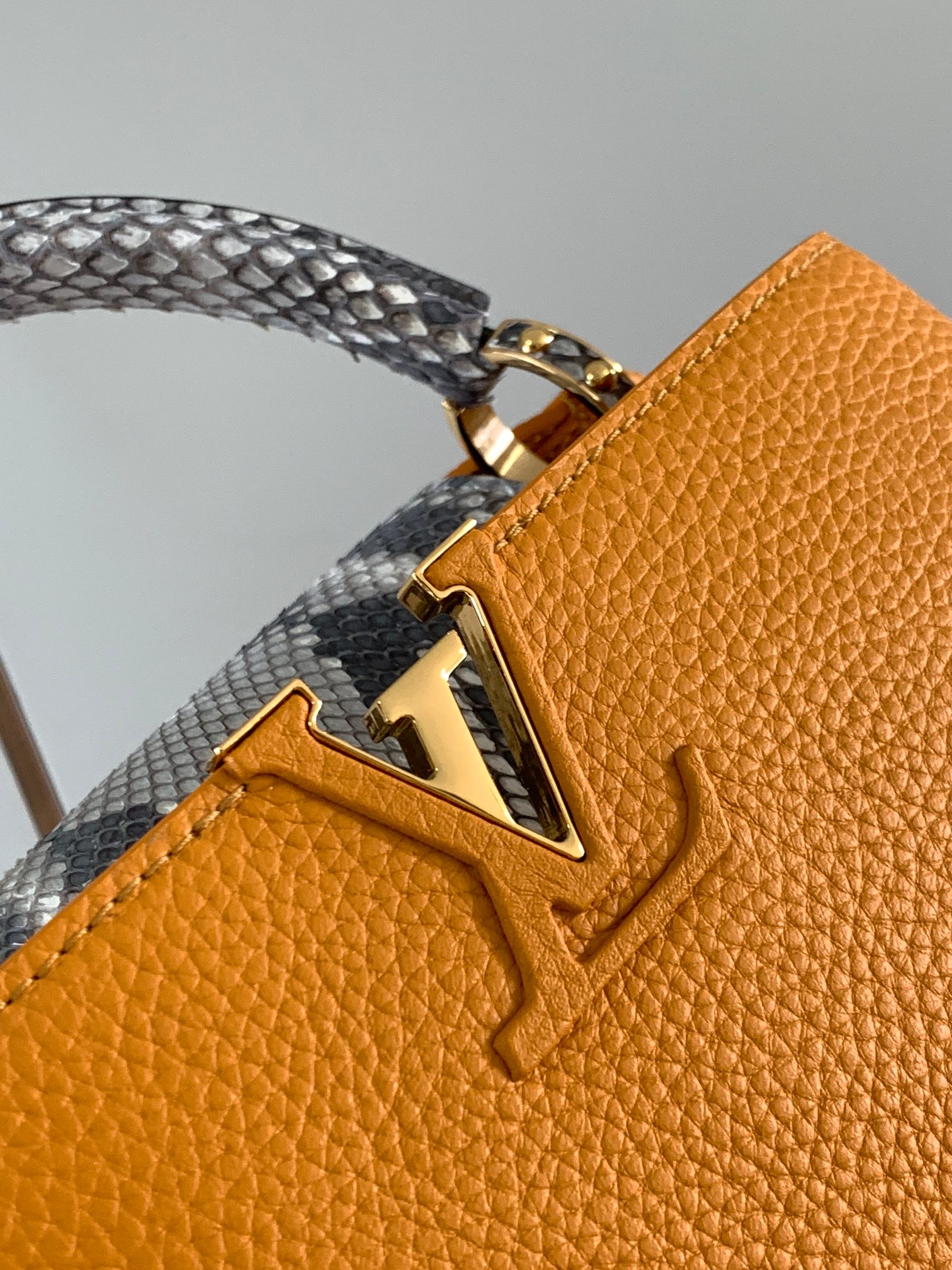 [TOP] Louis Vuitton LV Capucines Python Gold Buckle Bag - Yellow