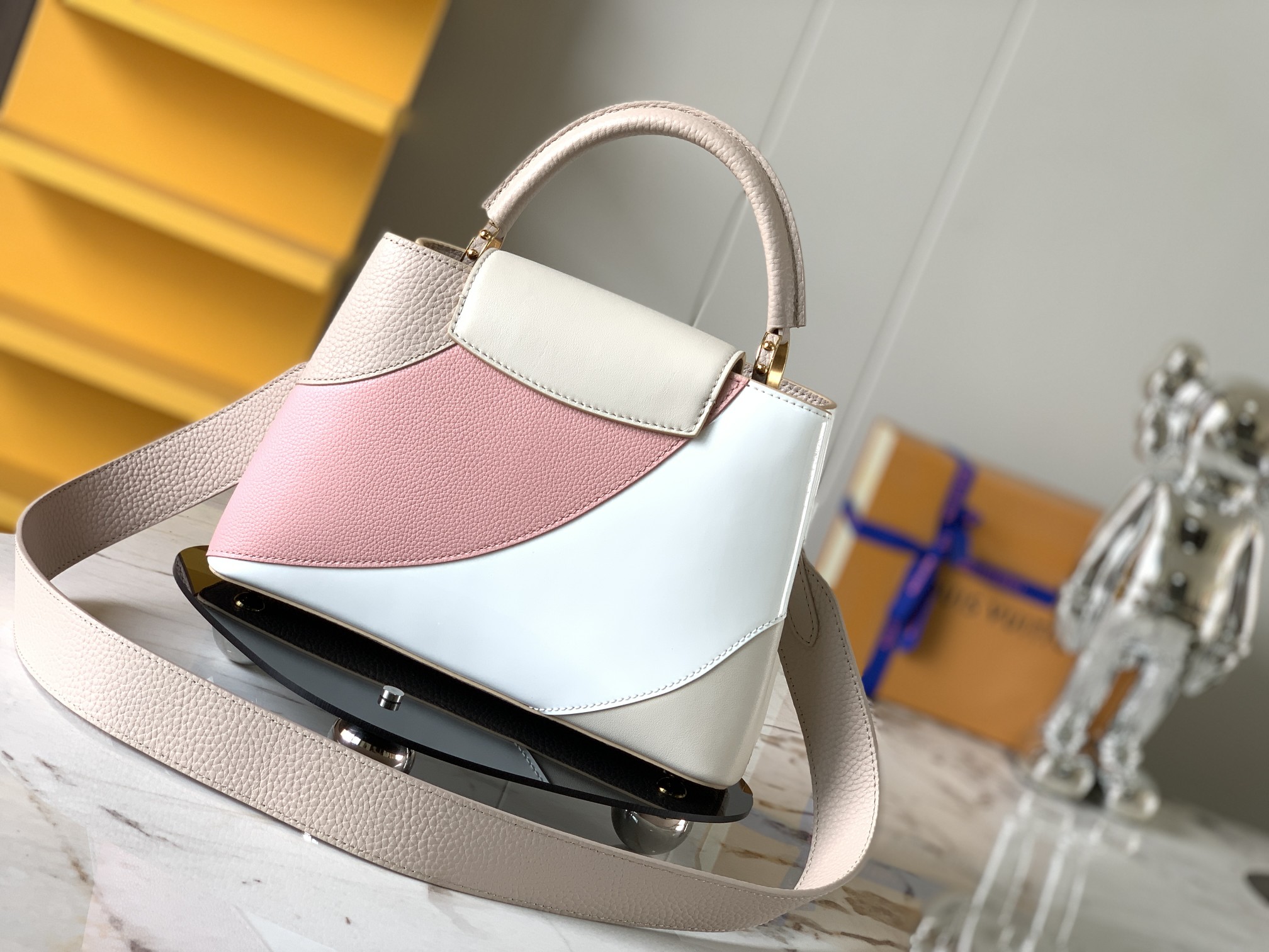 [TOP] Louis Vuitton LV Capucines  Gold Buckle Bag 2 Sizes-White and Pink and Beige
