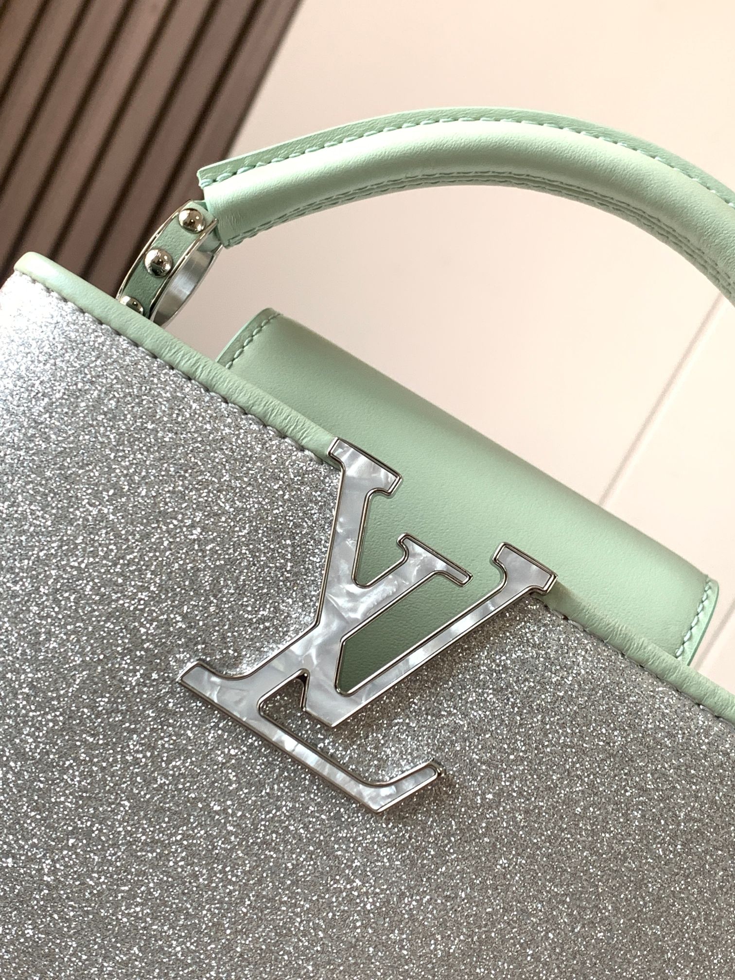 [TOP] Louis Vuitton LV Capucines Star Crystal Shell Buckle Bag 2 Sizes-Sliver