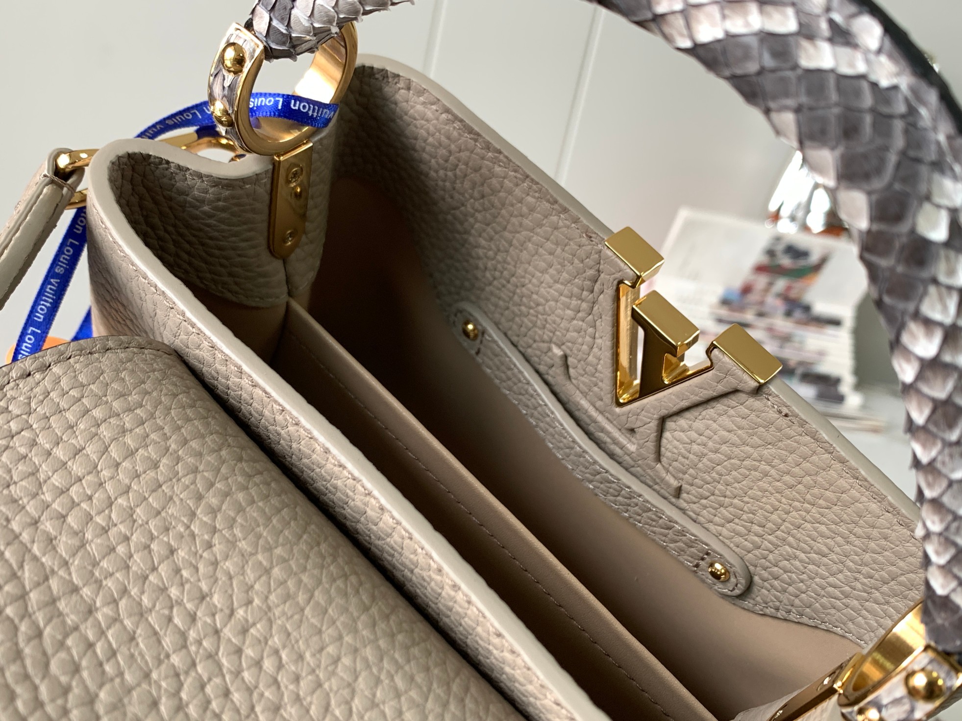 [TOP] Louis Vuitton LV Capucines Python Gold Buckle Bag - Gray