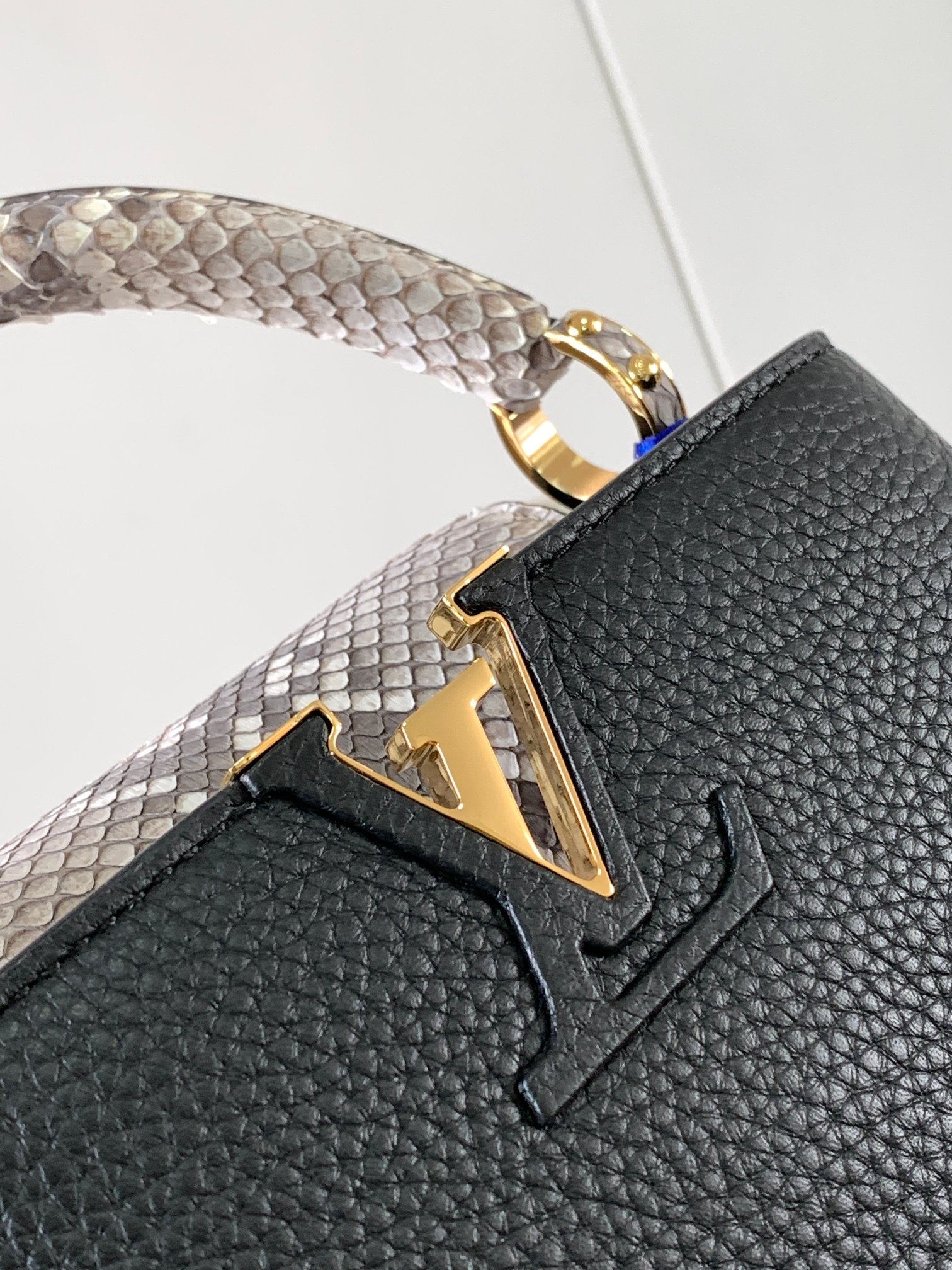 [TOP] Louis Vuitton LV Capucines Python Gold Buckle Bag - Black