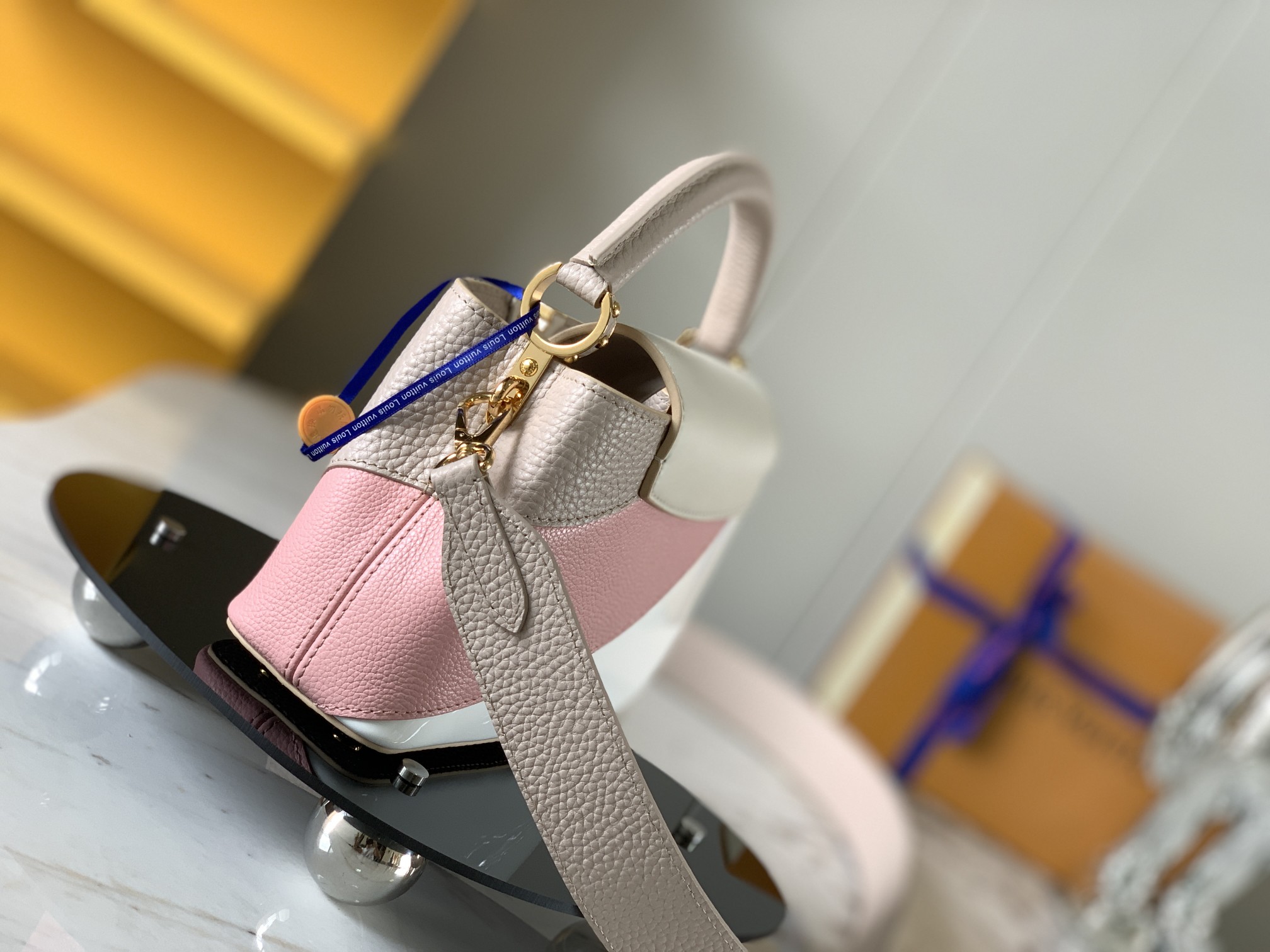 [TOP] Louis Vuitton LV Capucines  Gold Buckle Bag 2 Sizes-White and Pink and Beige