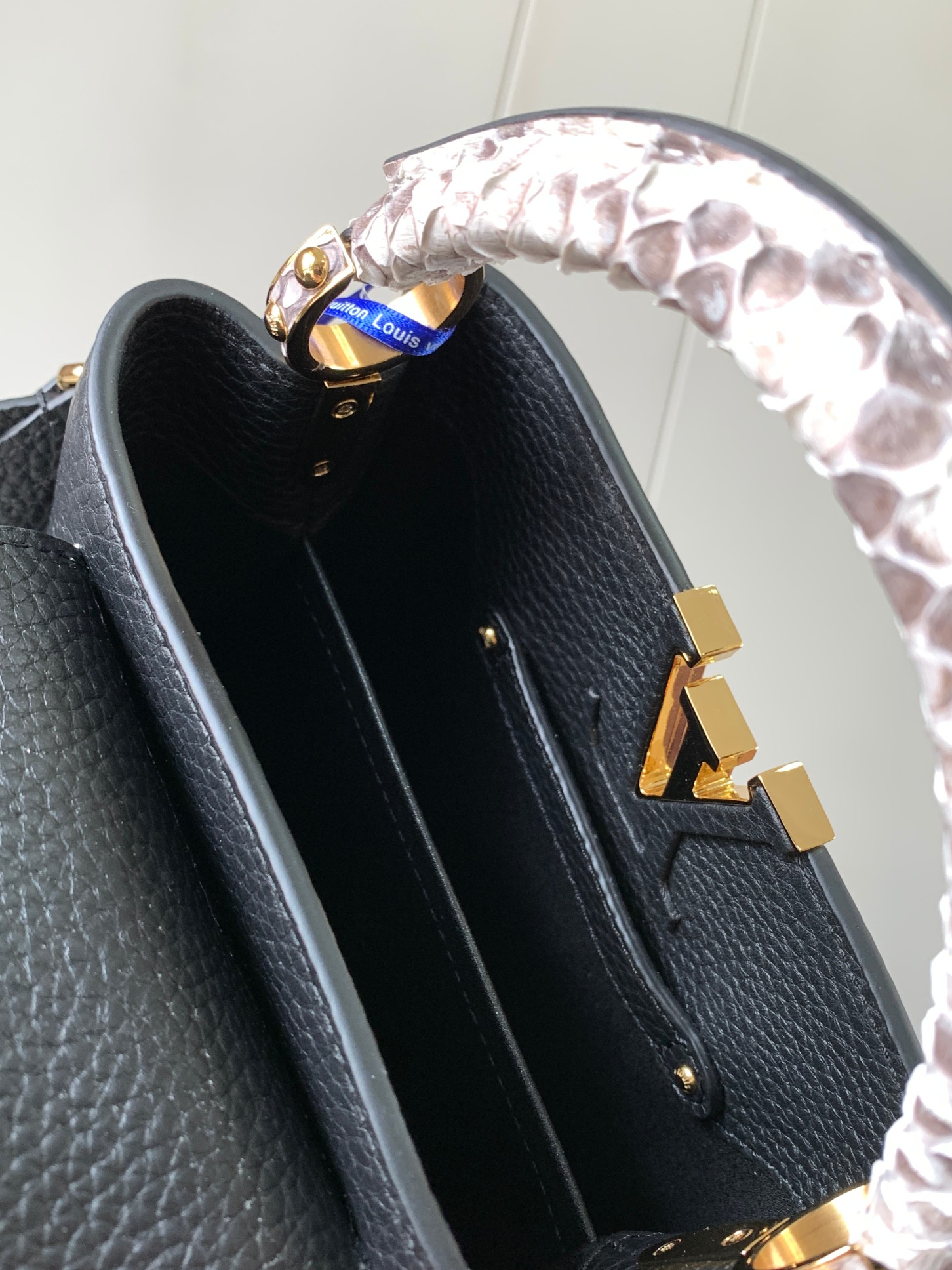 [TOP] Louis Vuitton LV Capucines Python Gold Buckle Bag - Black