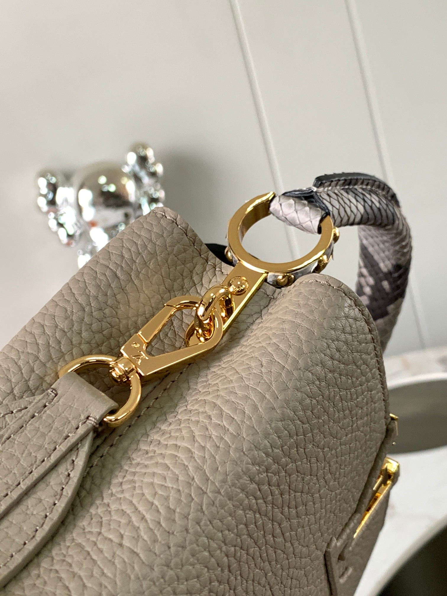 [TOP] Louis Vuitton LV Capucines Python Gold Buckle Bag - Gray
