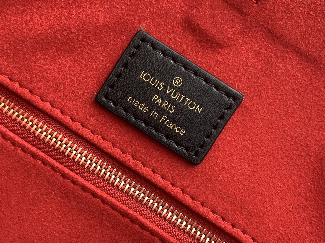 [TOP] Louis Vuitton LV On The Go Empreinte 2 Tones Tote MM 34.0 x 26.0 x 13.0 cm - Black and Cream