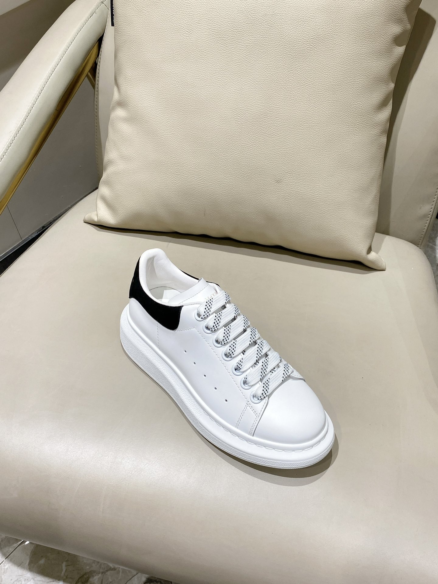 [TOP] Alexander McQueen Alexander Mcqueen Sneakers - White