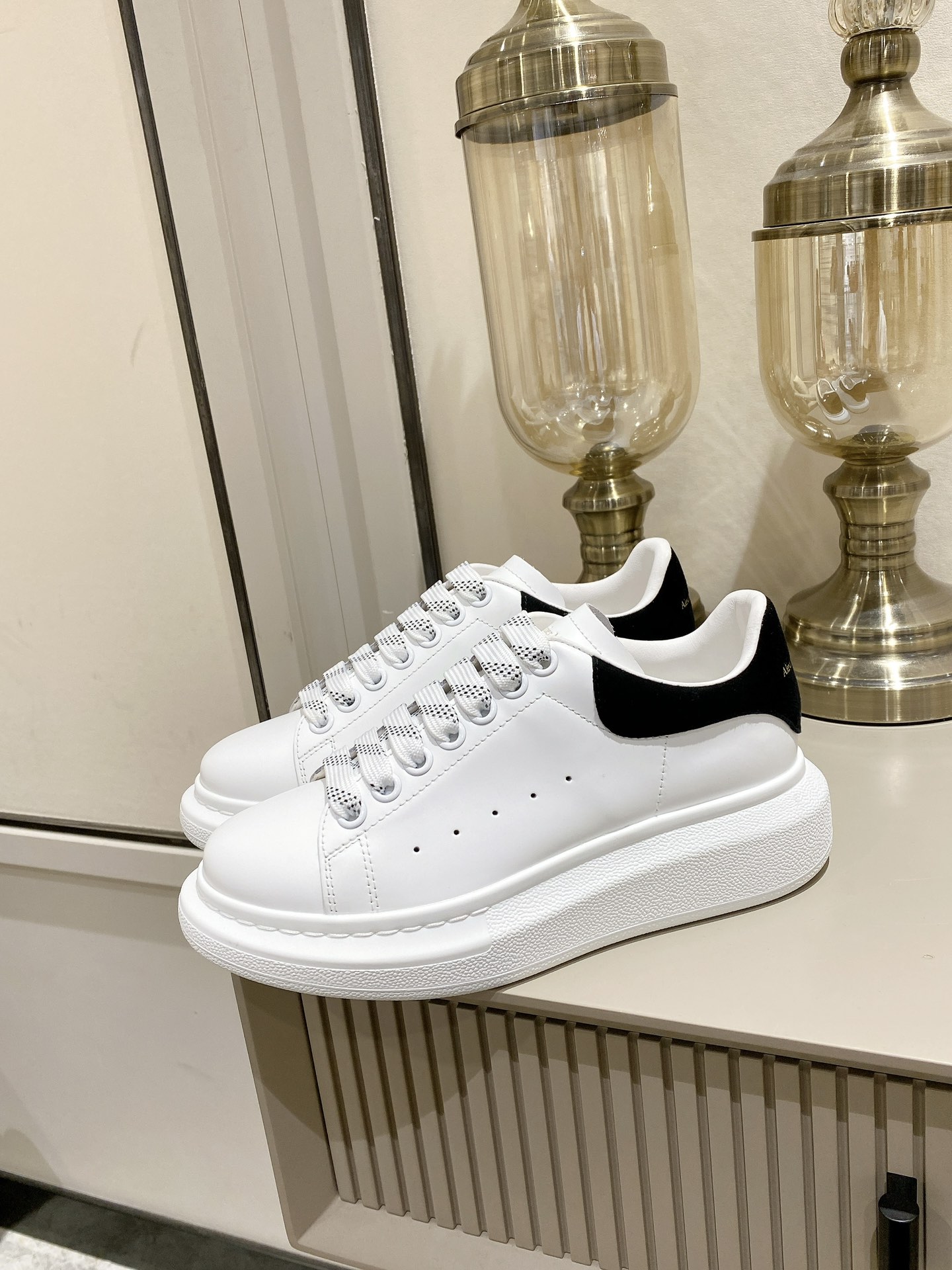 [TOP] Alexander McQueen Alexander Mcqueen Sneakers - White