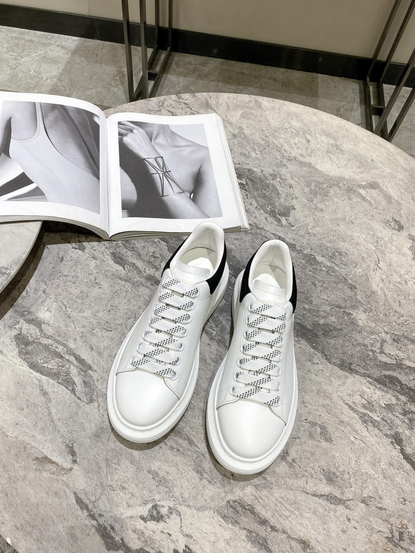 [TOP] Alexander McQueen Alexander Mcqueen Sneakers - White