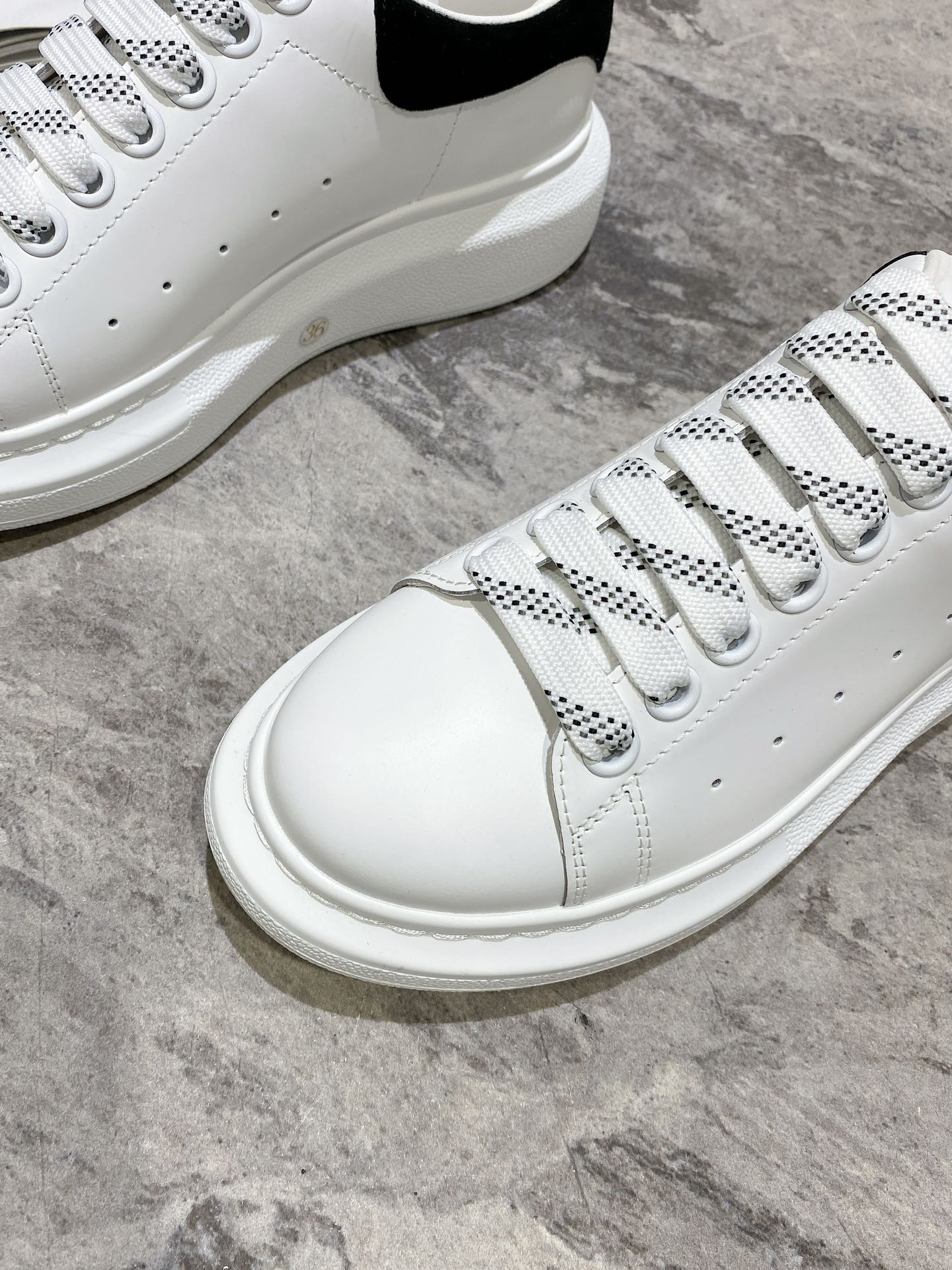 [TOP] Alexander McQueen Alexander Mcqueen Sneakers - White