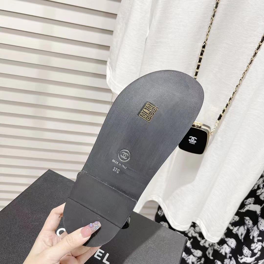 [Top] CHANEL Leather Sandals - 2 Color