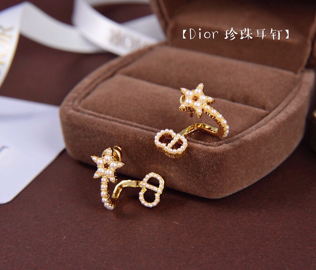[TOP] Christian Dior Five-pointed Star CD Pearl Diamond earrings - Gold