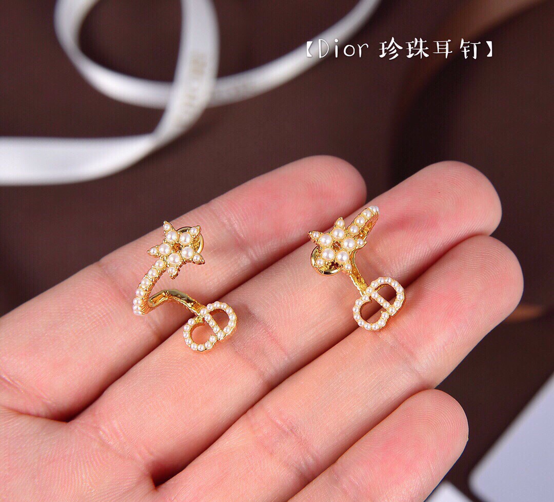 [TOP] Christian Dior Five-pointed Star CD Pearl Diamond earrings - Gold