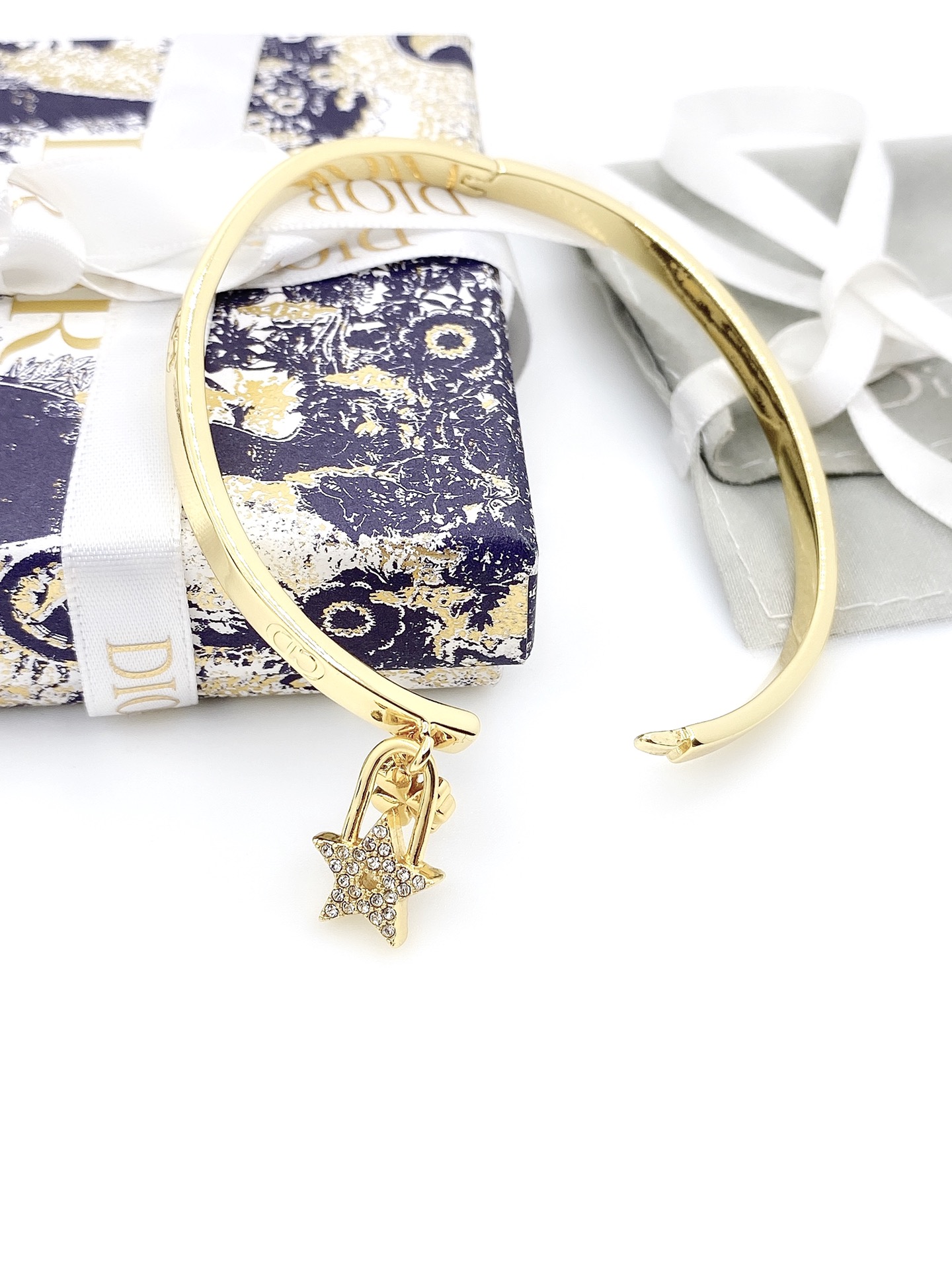 [TOP] Christian Dior Pentagram Bracelet - Gold
