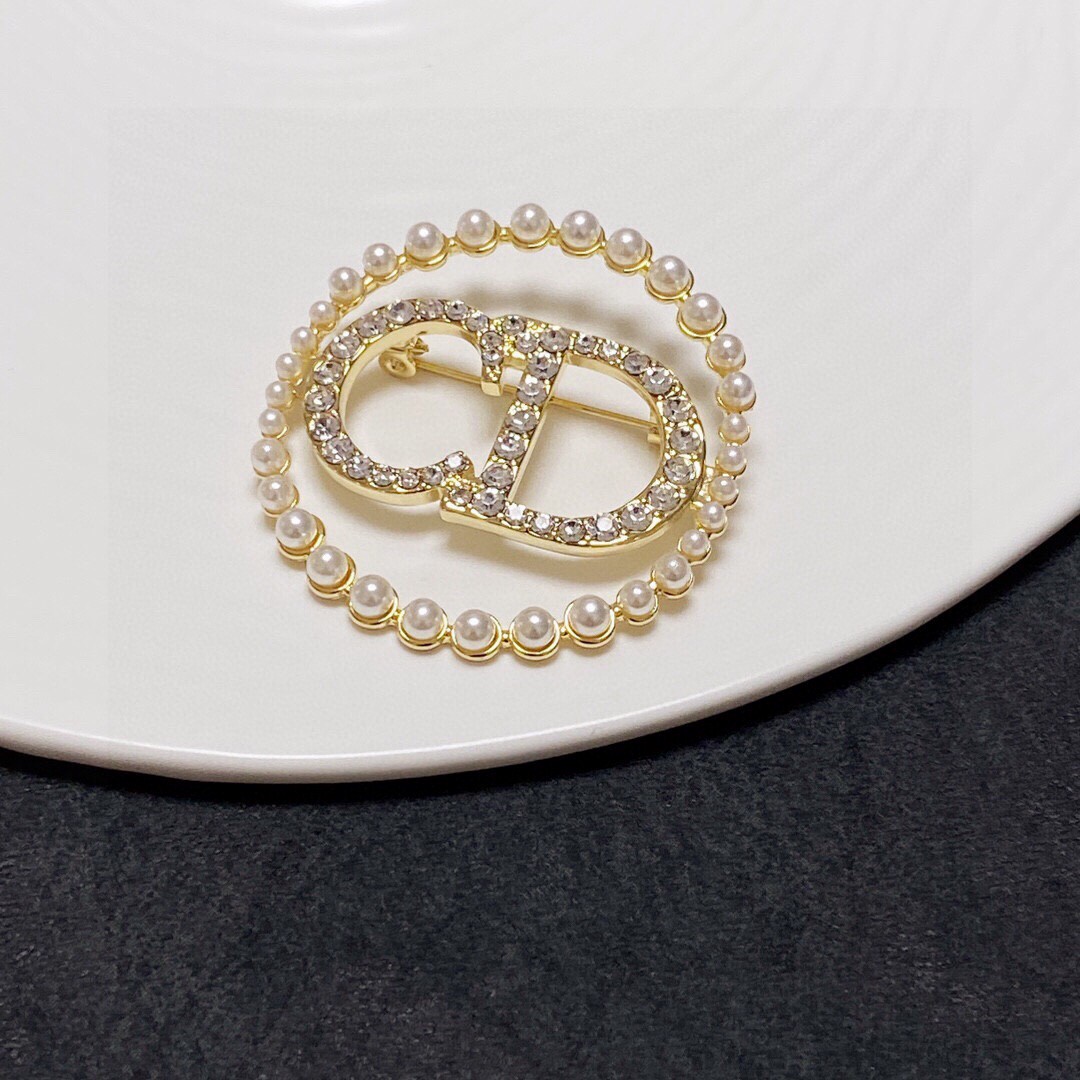 [TOP] Christian Dior CD letter brooch - Gold