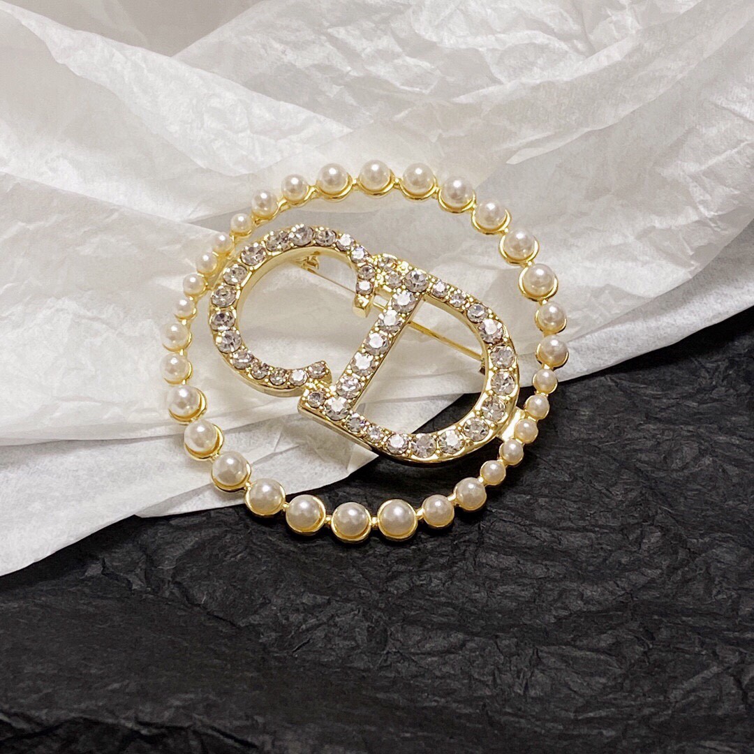 [TOP] Christian Dior CD letter brooch - Gold