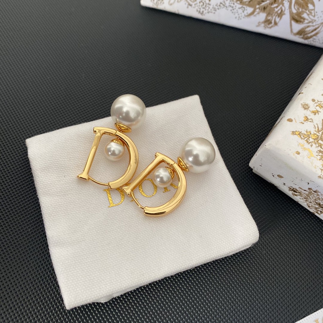[TOP] Christian Dior size pearl earrings