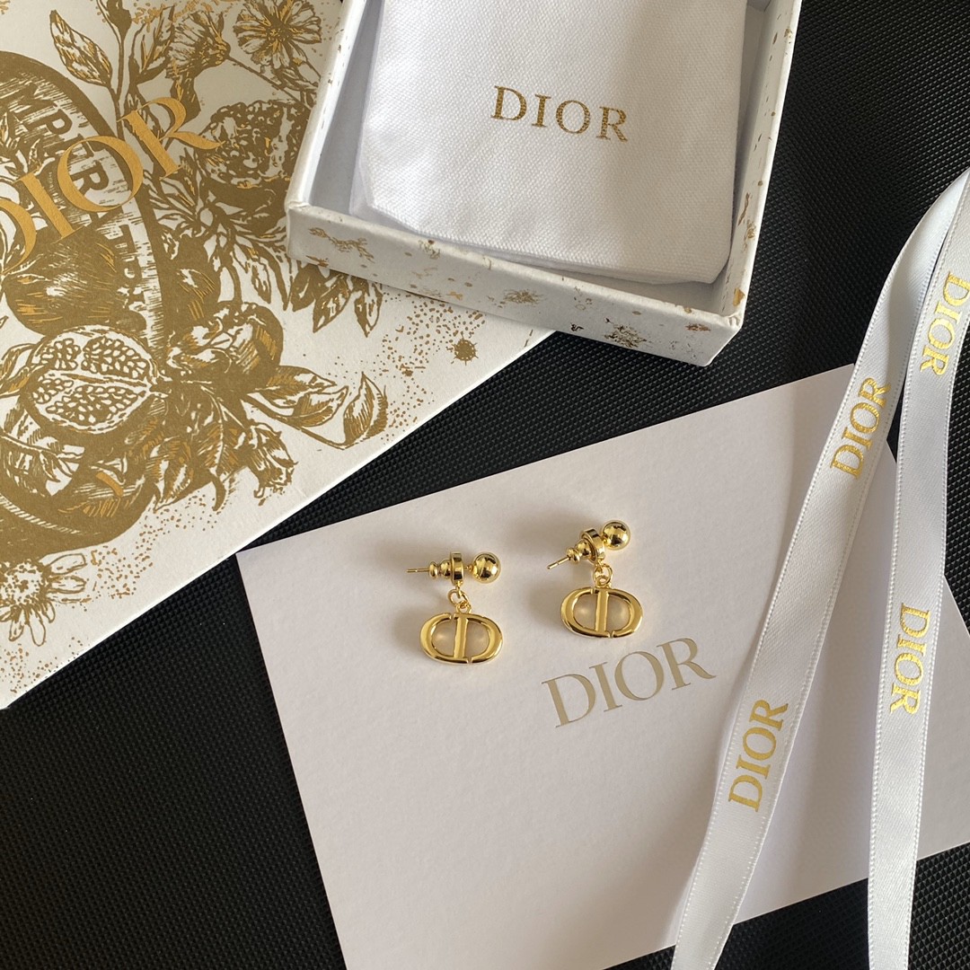 [TOP] Christian Dior Glossy Letter Earrings - Gold