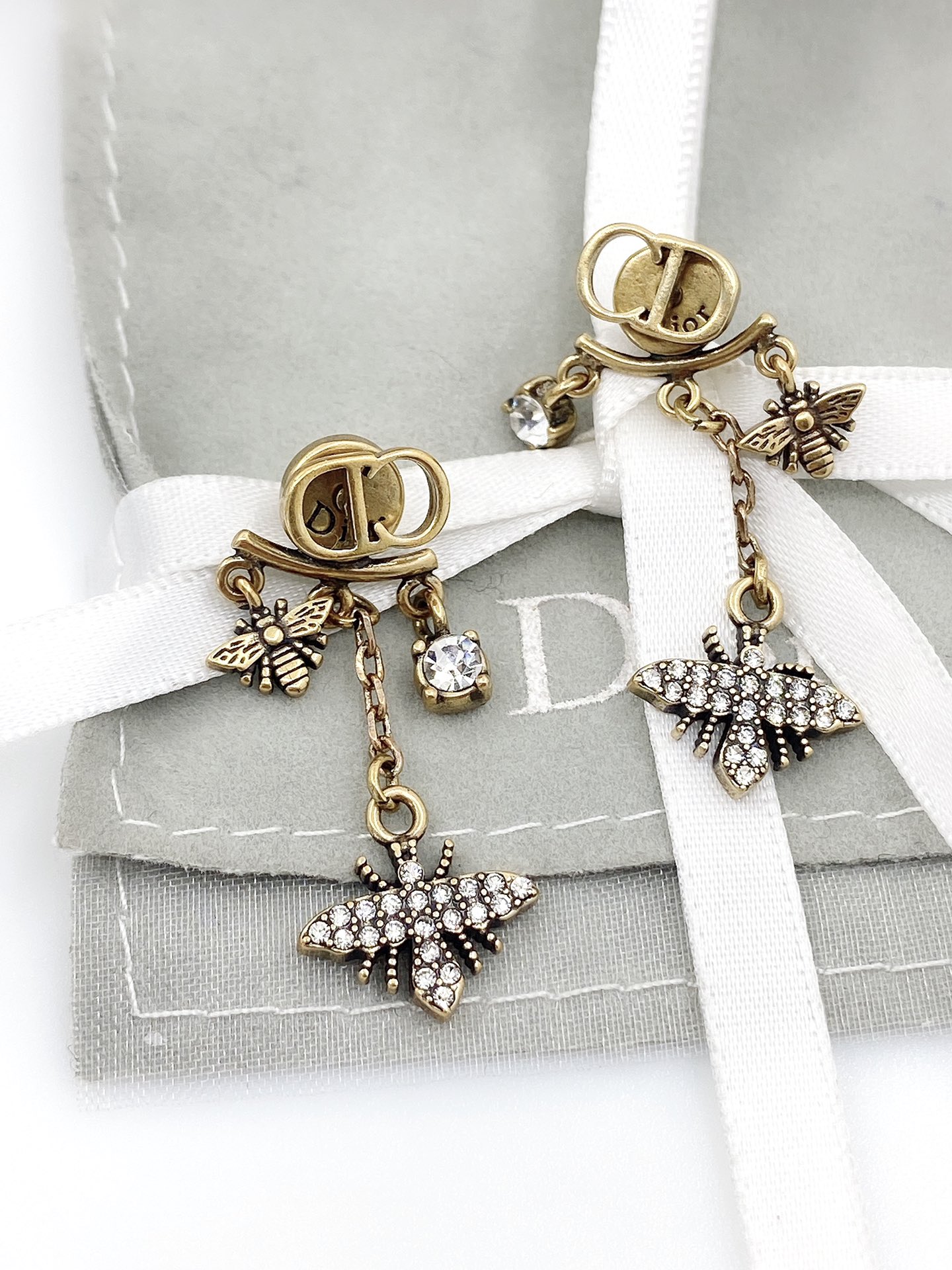 [TOP] Christian Dior Vintage Bee Earrings - Brass