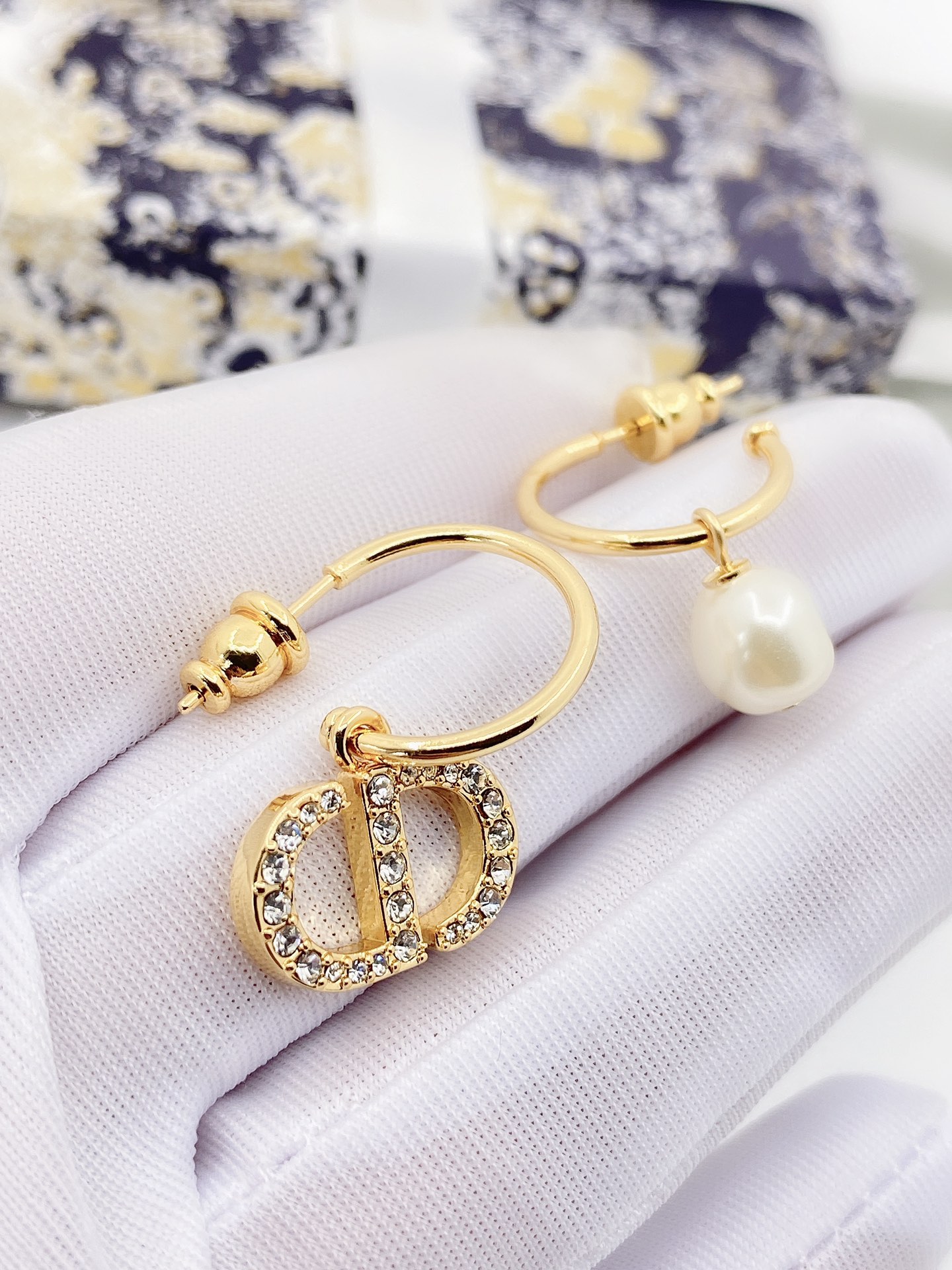 [TOP] Christian Dior CD Pearl Earrings - Gold