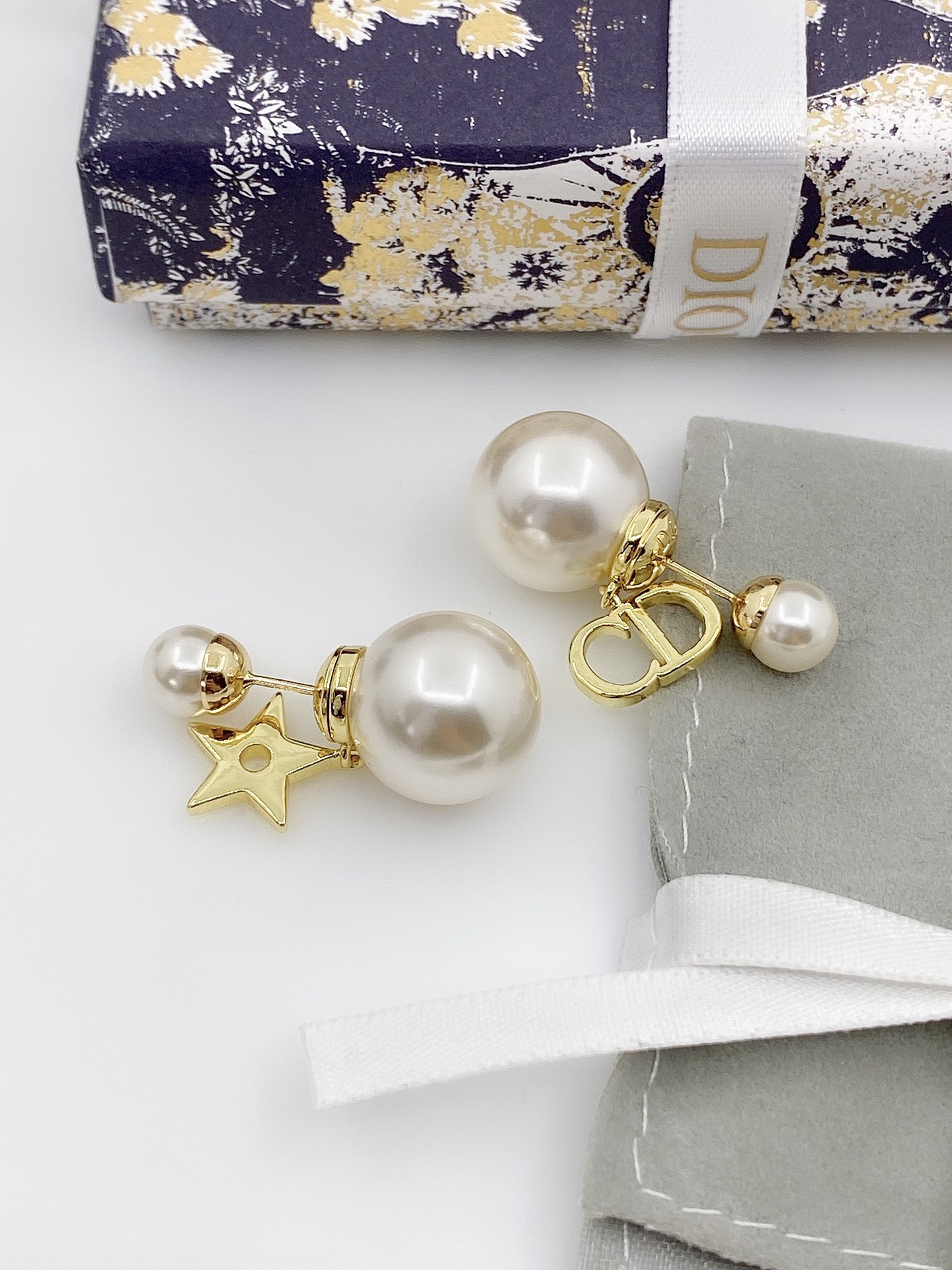 [TOP] Christian Dior CD Pearl Letter Earrings - Gold