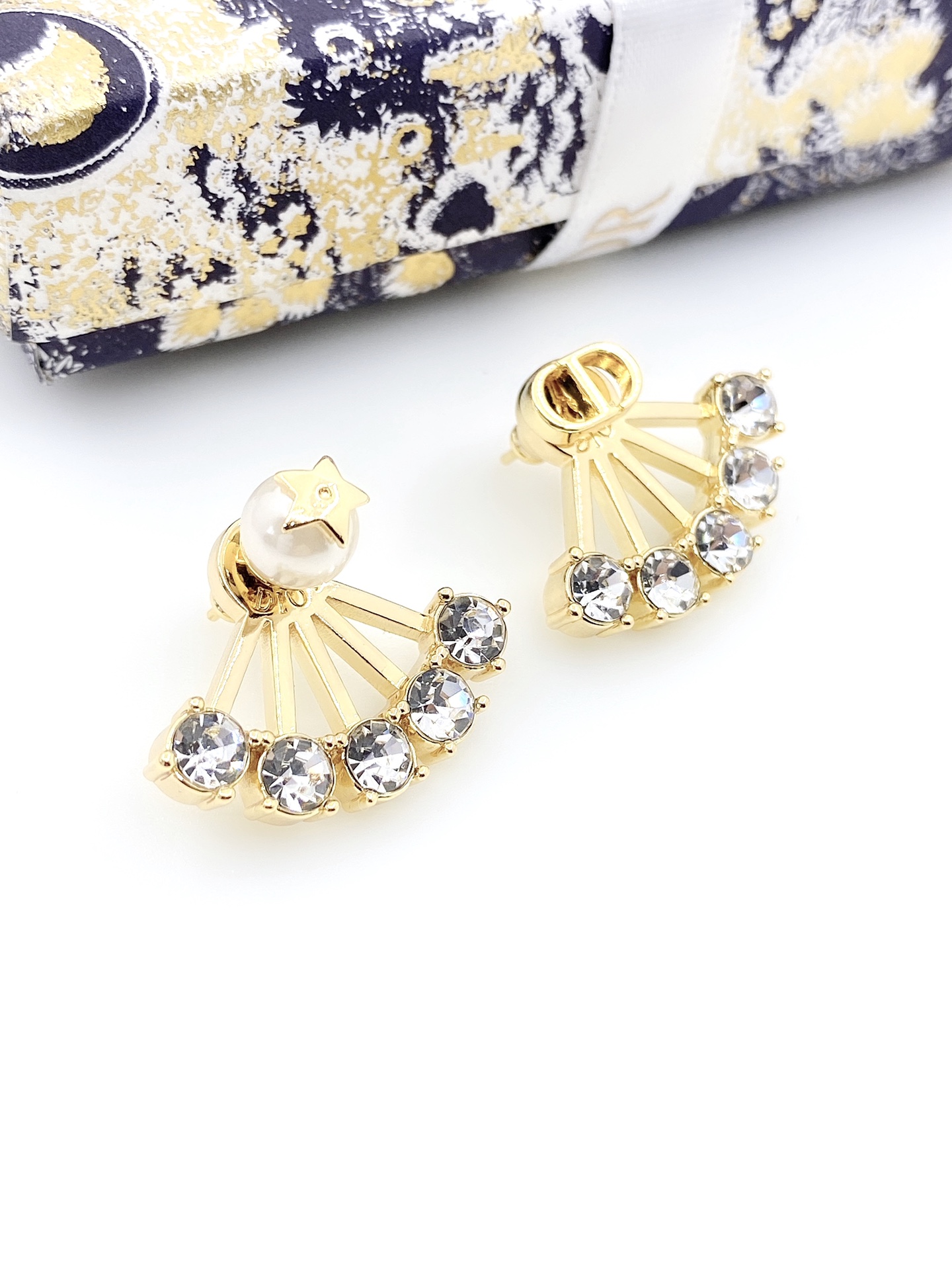 [TOP] Christian Dior Size Pearl and Aiamond Earrings - Gold