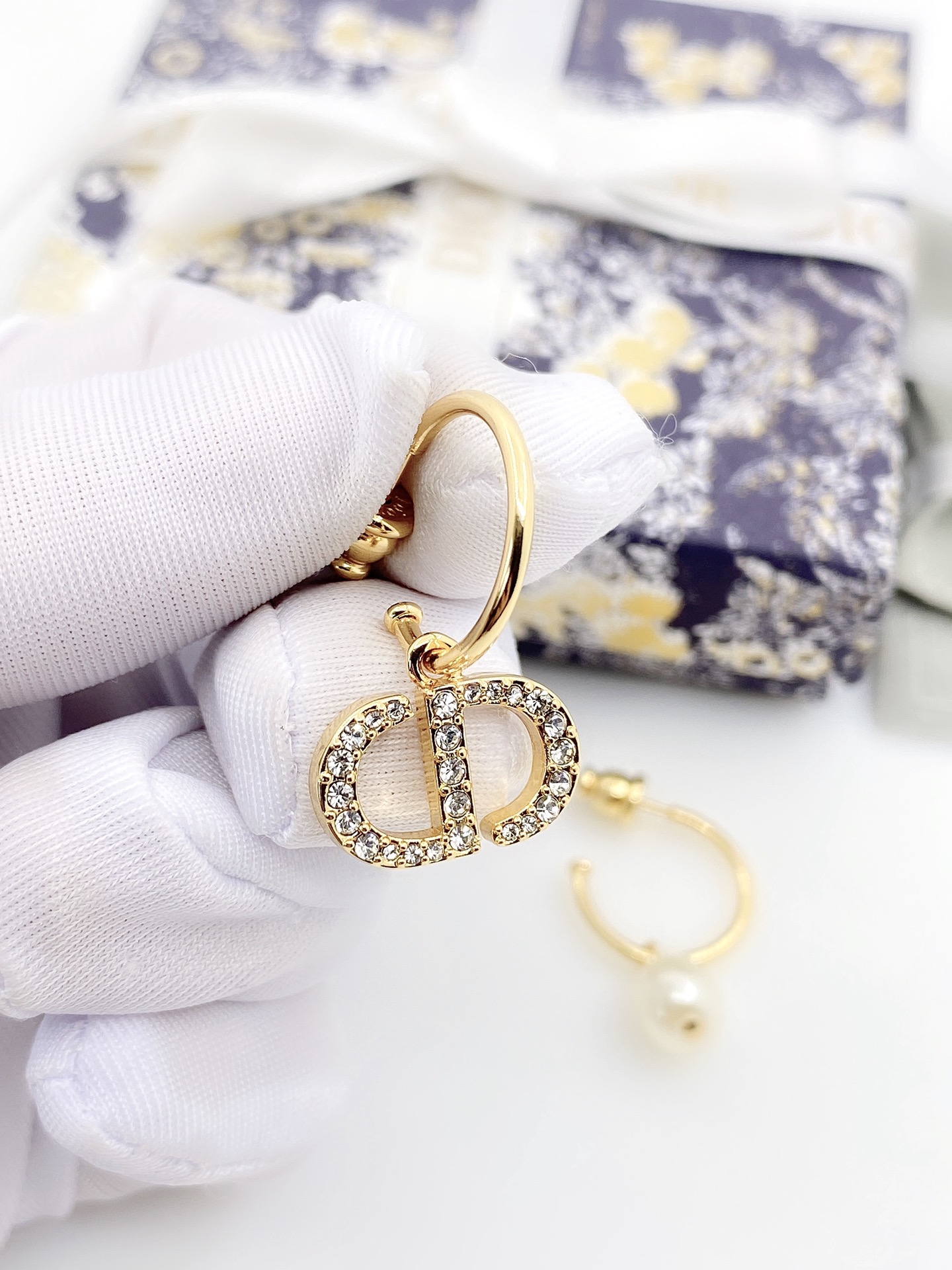 [TOP] Christian Dior CD Pearl Earrings - Gold