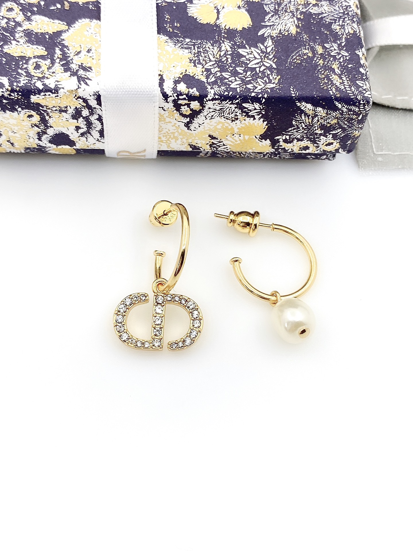 [TOP] Christian Dior CD Pearl Earrings - Gold
