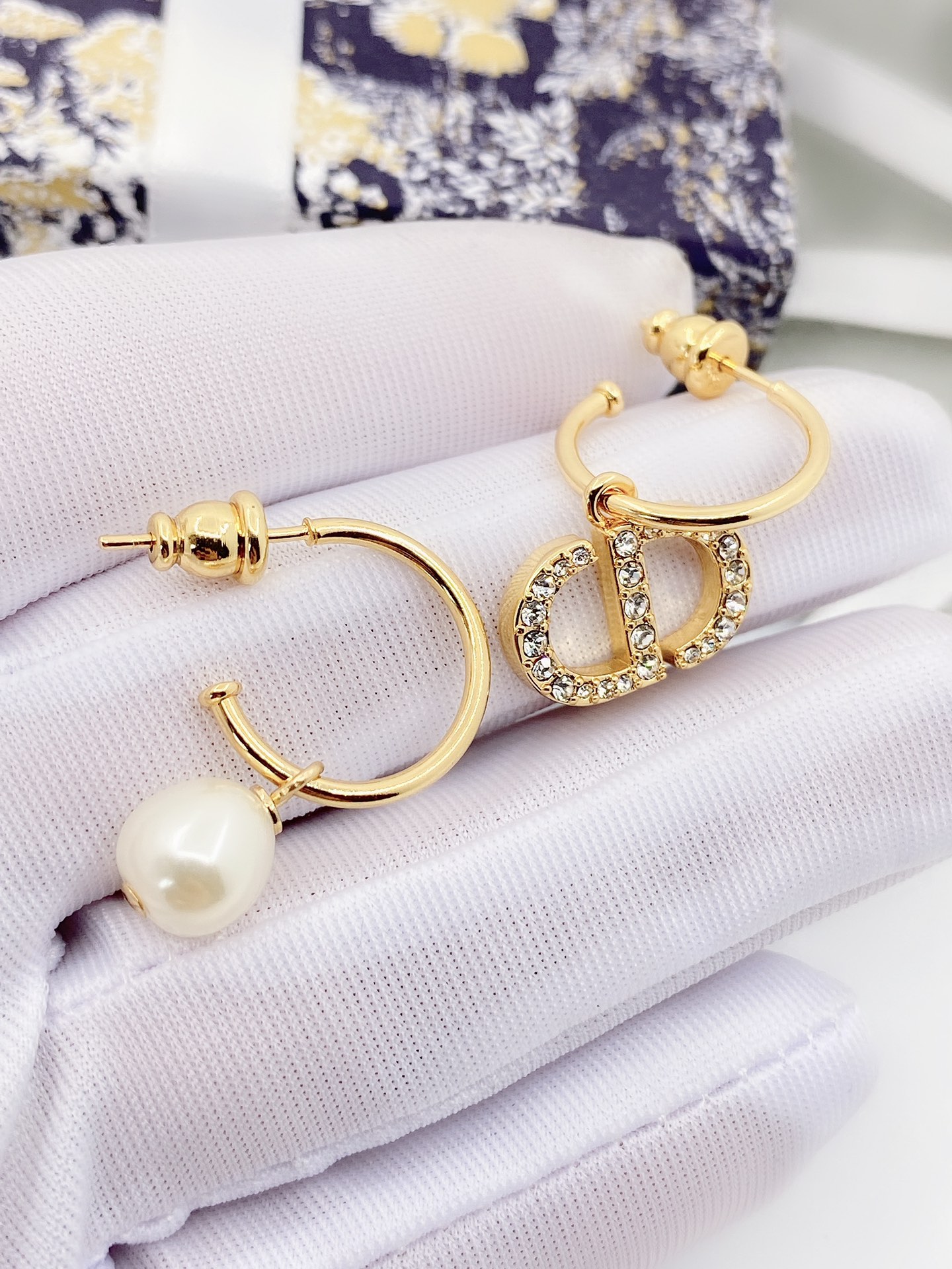 [TOP] Christian Dior CD Pearl Earrings - Gold