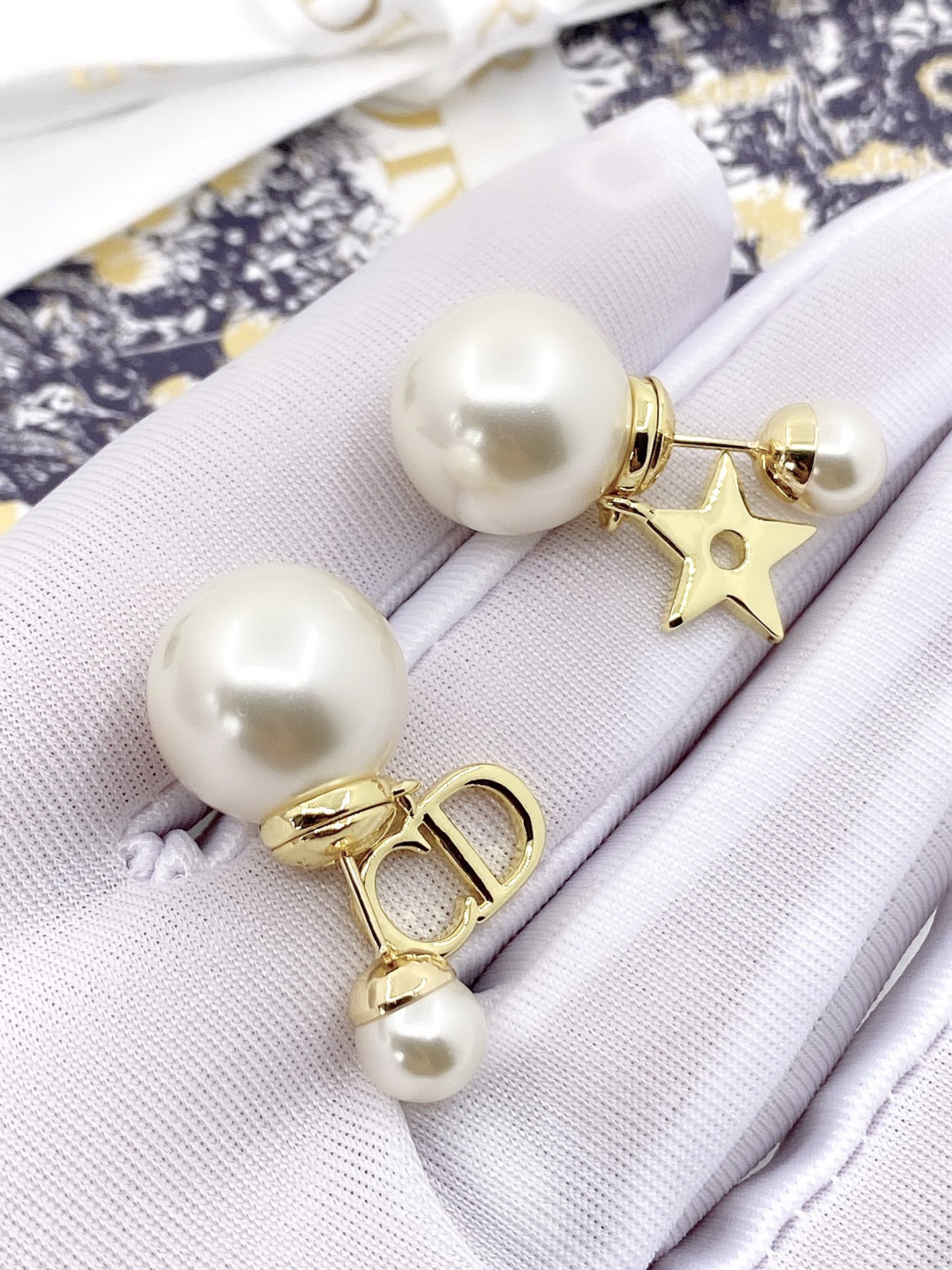 [TOP] Christian Dior CD Pearl Letter Earrings - Gold