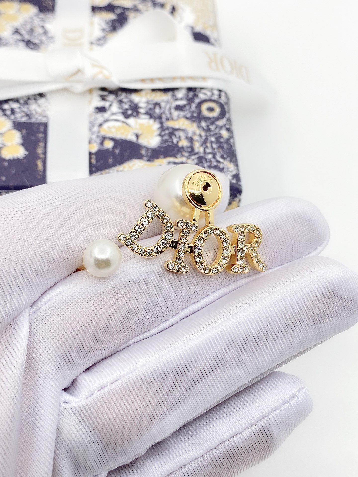 [TOP] Christian Dior Letter Earrings - Gold