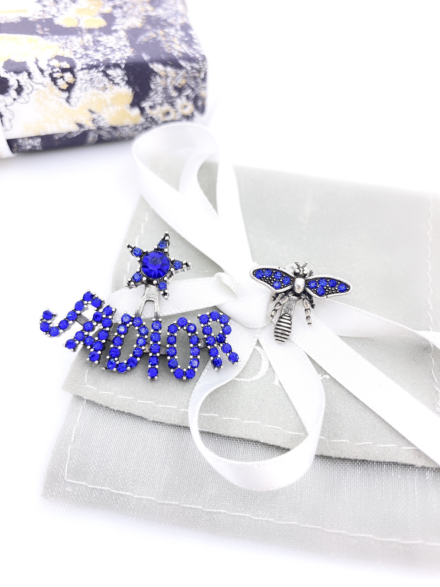 [TOP] Christian Dior Asymmetric Bee Earrings - Blue