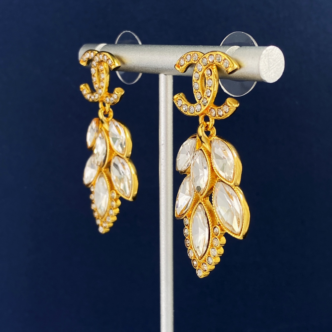 [TOP] CHANEL Double C Wheat Ear White Diamond Tassel Earrings - Gold