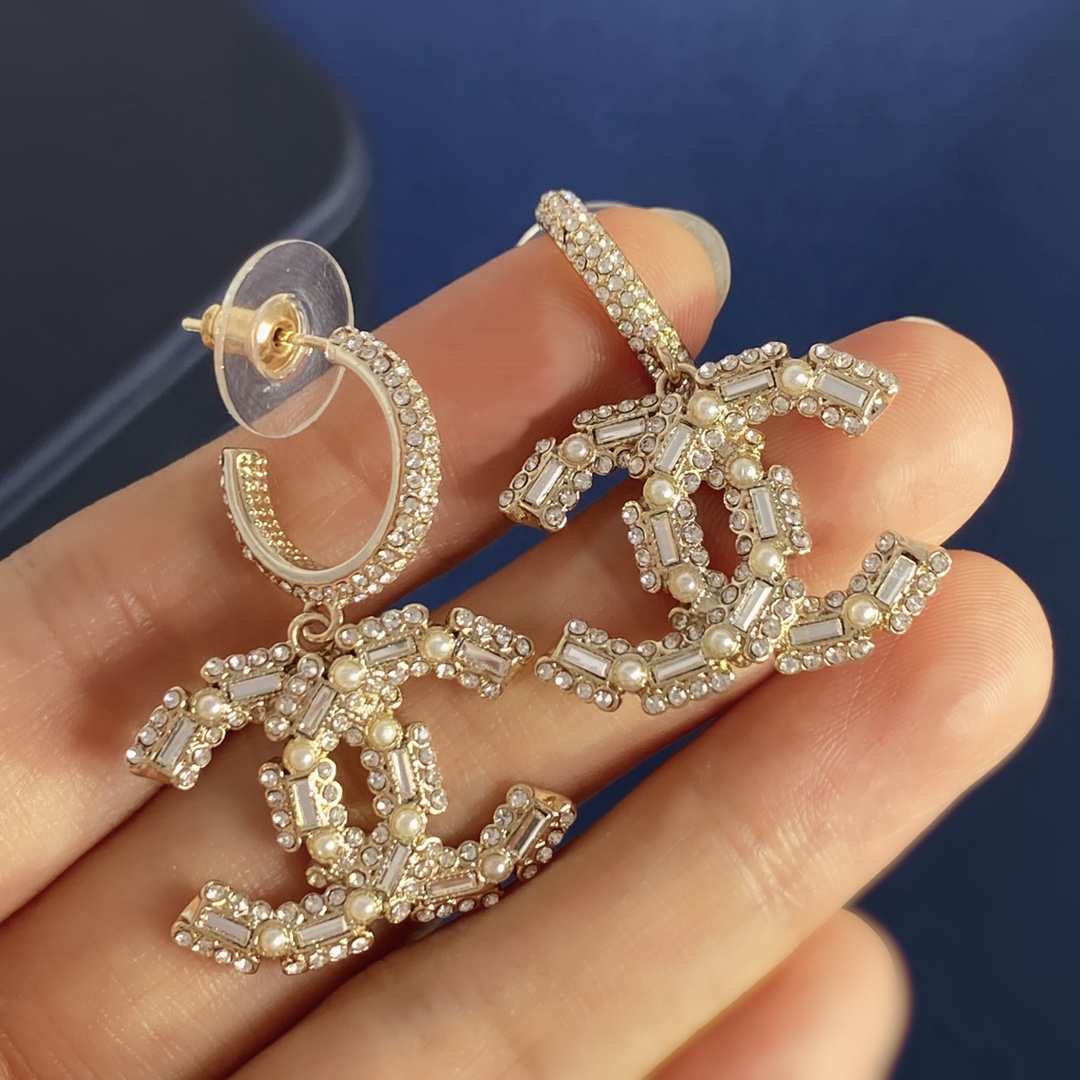 [TOP] CHANEL Double C Millet Bead Small Round Diamond Stud Earrings - Gold