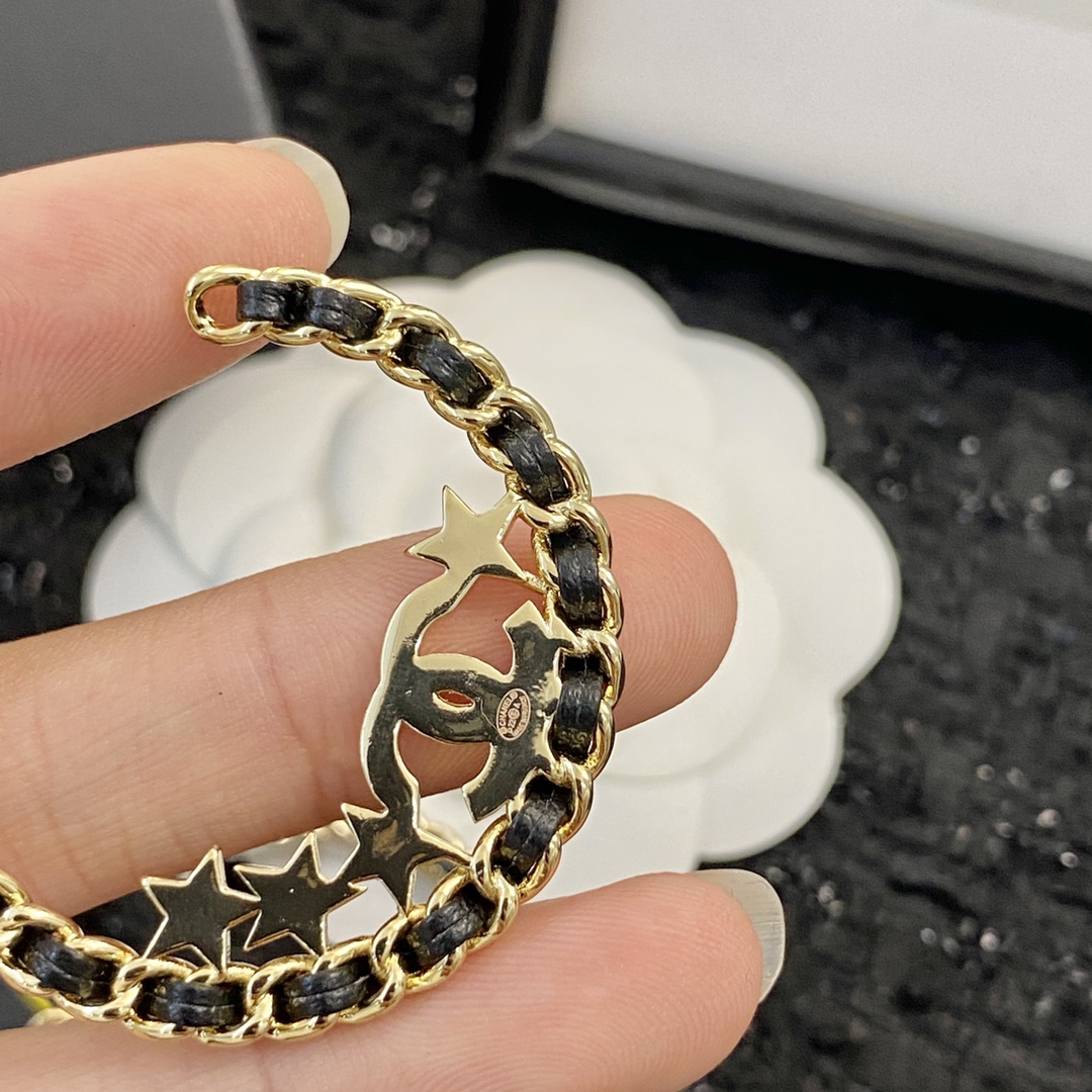 [TOP] CHANEL Double C Pierced Leather Star Earrings - Gold