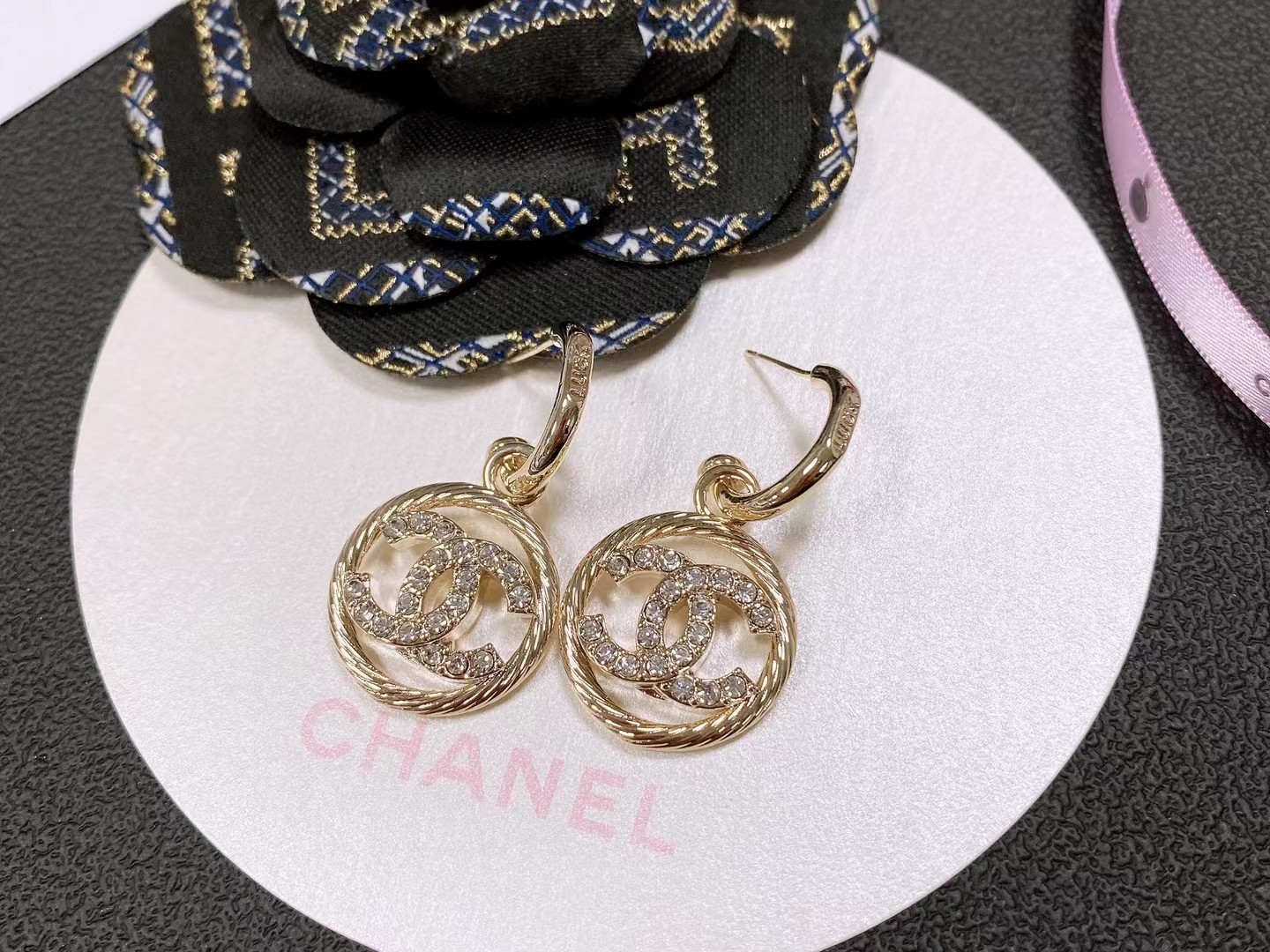 [TOP] CHANEL LOGO round frame Earrings - Gold