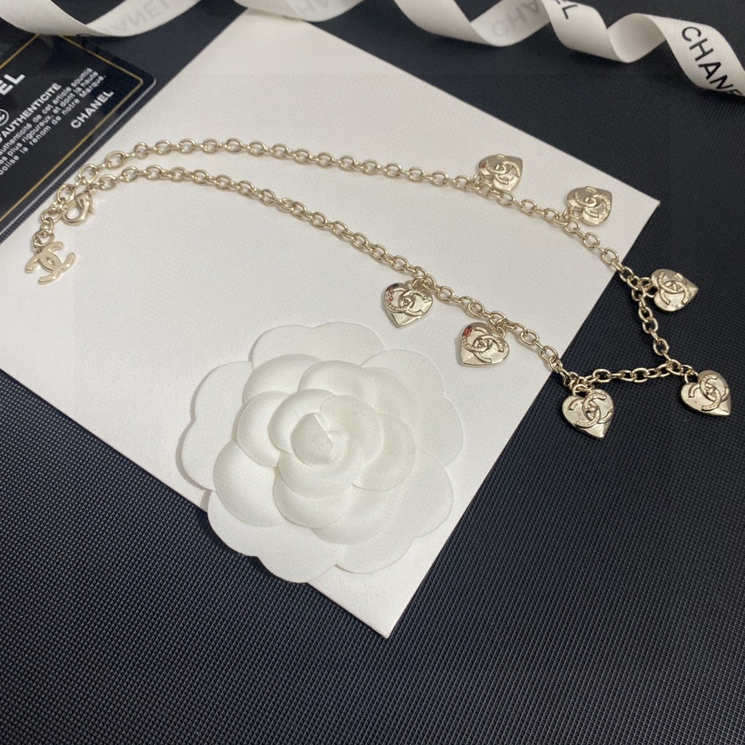 [TOP] CHANEL Heart Necklace - Silver