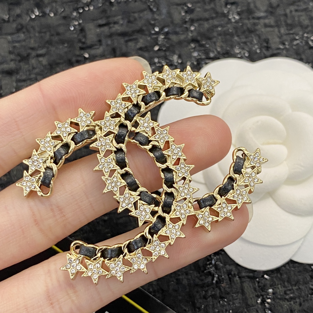 [TOP] CHANEL Double C Star Lambskin Brooch - Gold