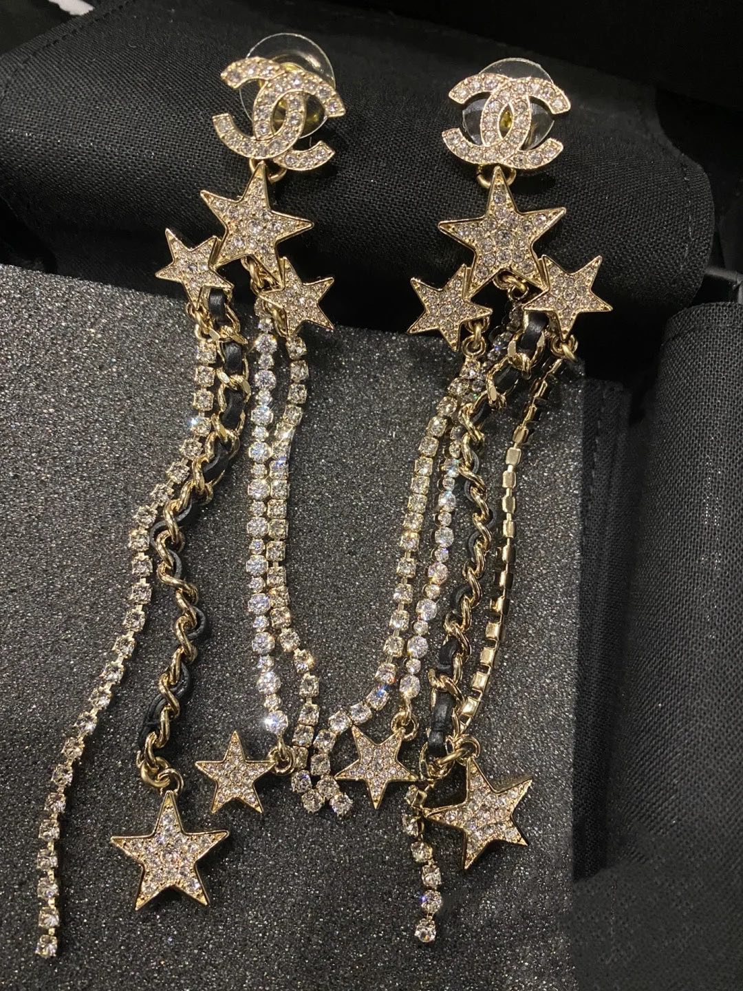 [TOP] CHANEL Lambskin Leather Chain Diamond Star Tassel Earrings - Gold