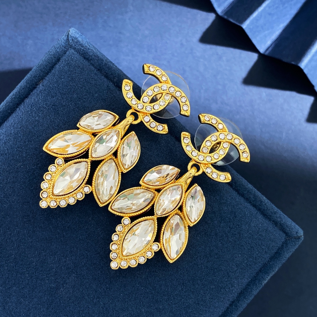 [TOP] CHANEL Double C Wheat Ear White Diamond Tassel Earrings - Gold