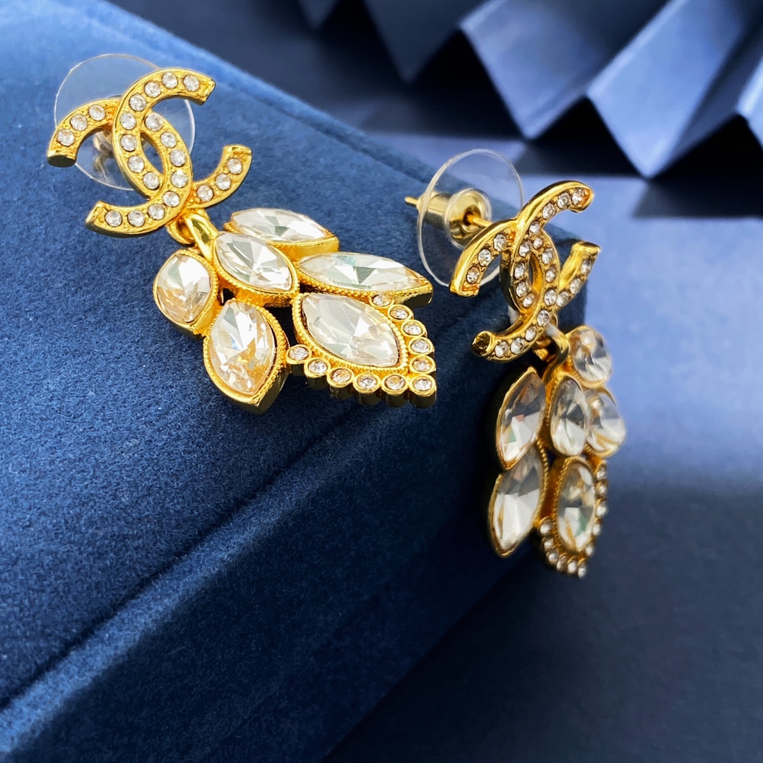 [TOP] CHANEL Double C Wheat Ear White Diamond Tassel Earrings - Gold