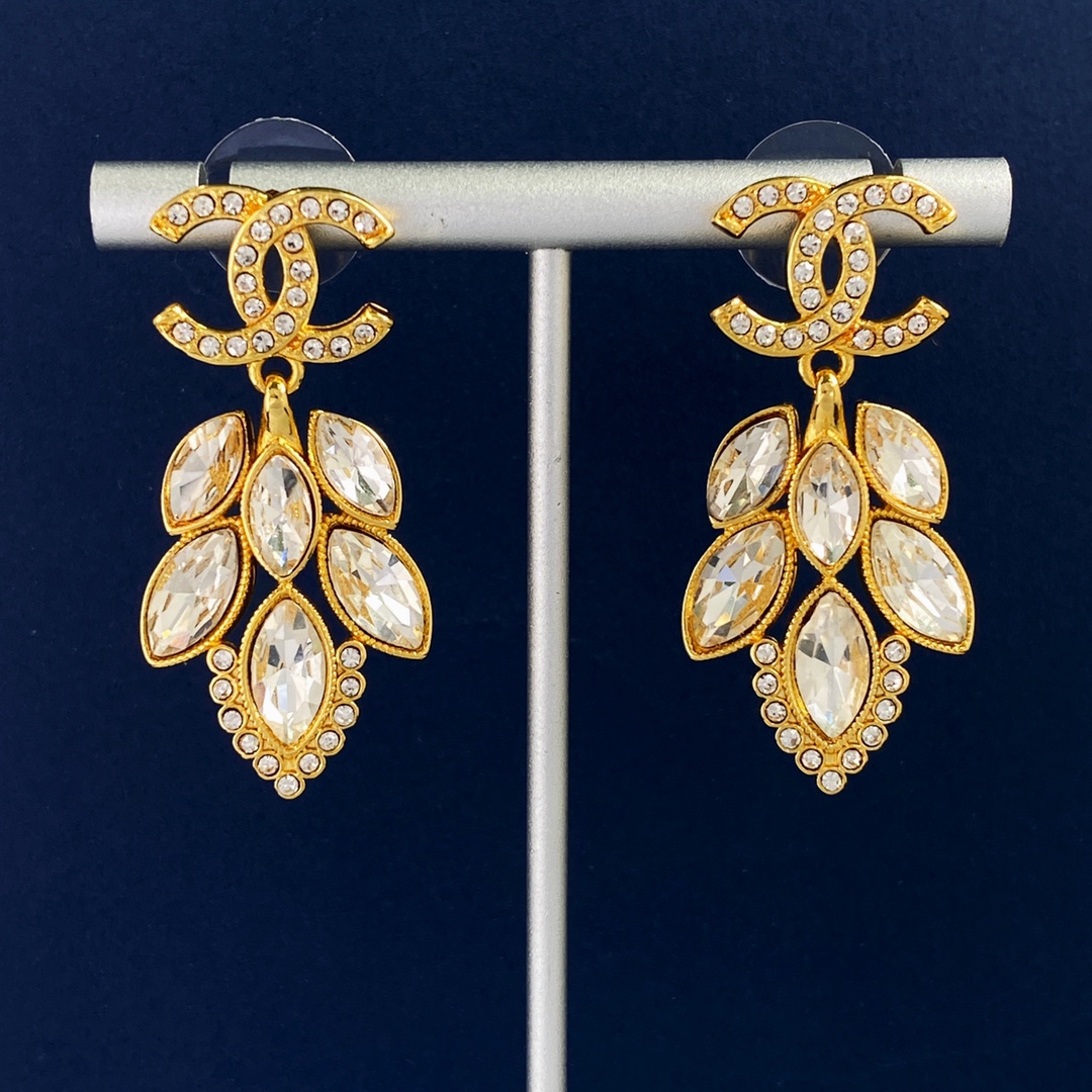 [TOP] CHANEL Double C Wheat Ear White Diamond Tassel Earrings - Gold