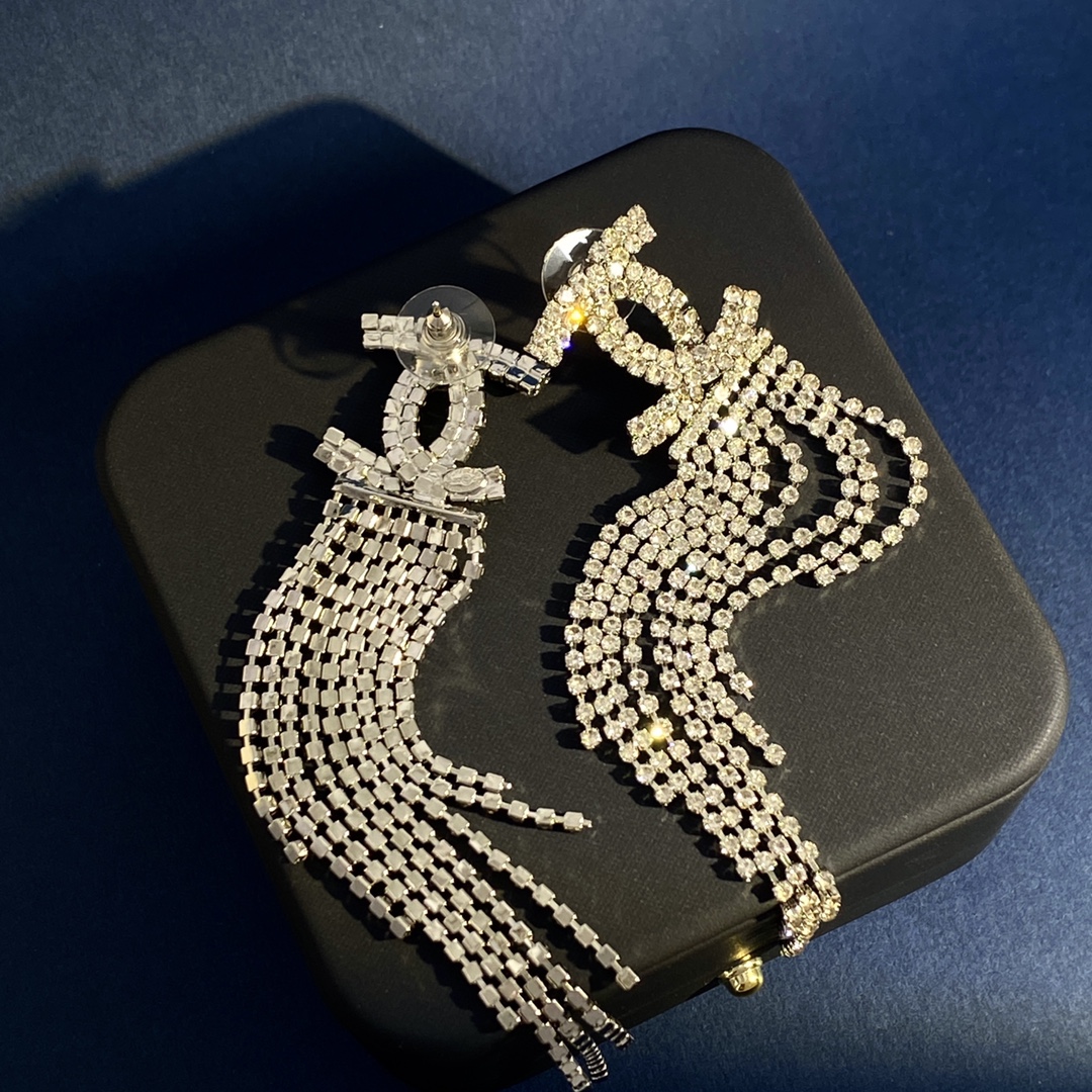 [TOP] CHANEL Double C Claw Chain Tassel Smart Rhinestone Stud Earrings - Gold