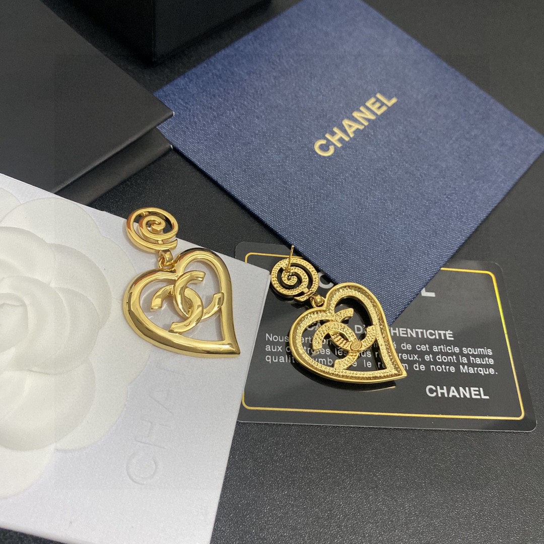 [TOP] CHANEL Heart Hollow Double C Pendant Spiral Stud Earrings