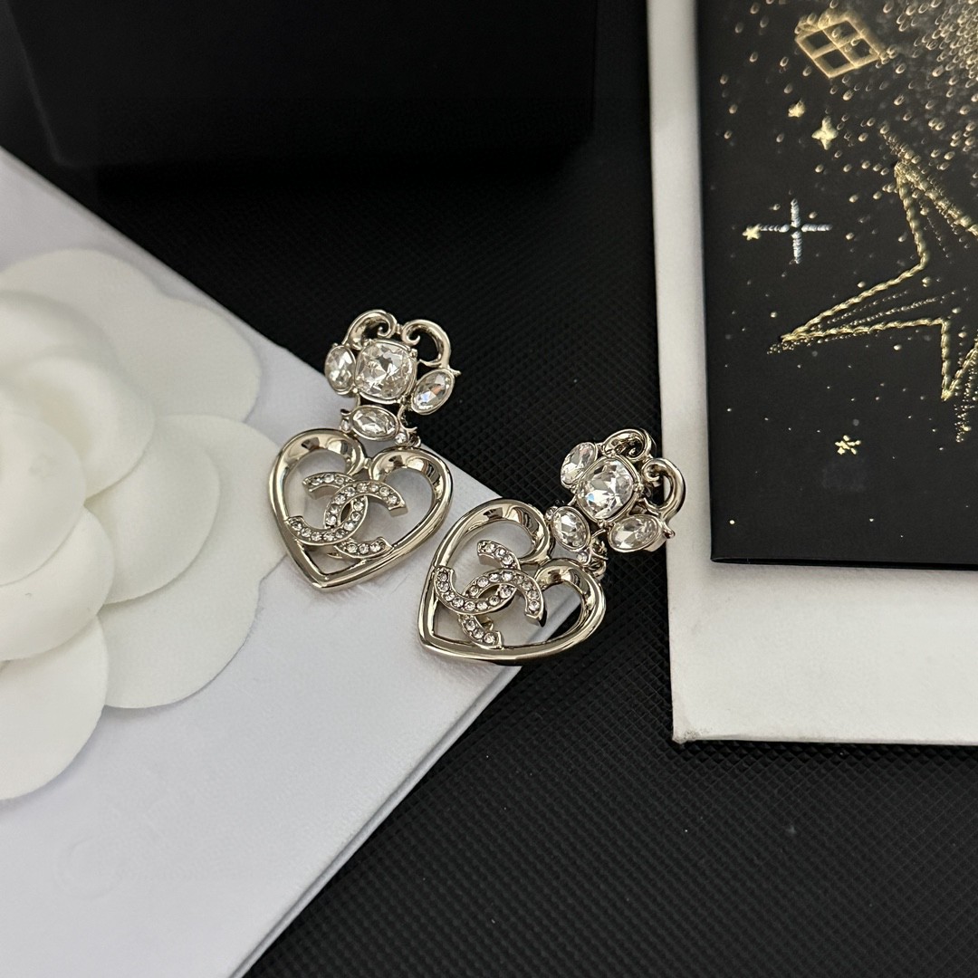 [TOP] CHANEL Double C Heart Earrings - Silver