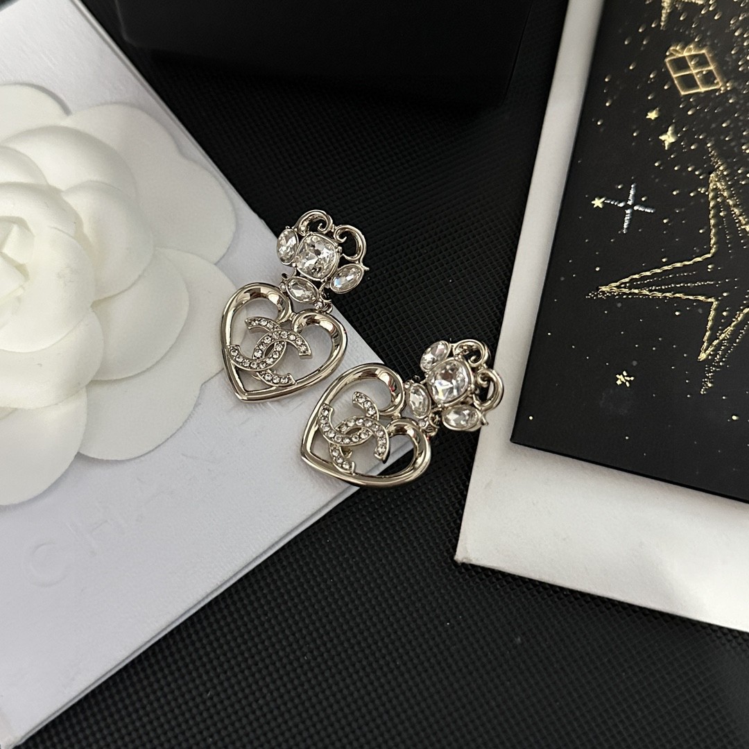 [TOP] CHANEL Double C Heart Earrings - Silver