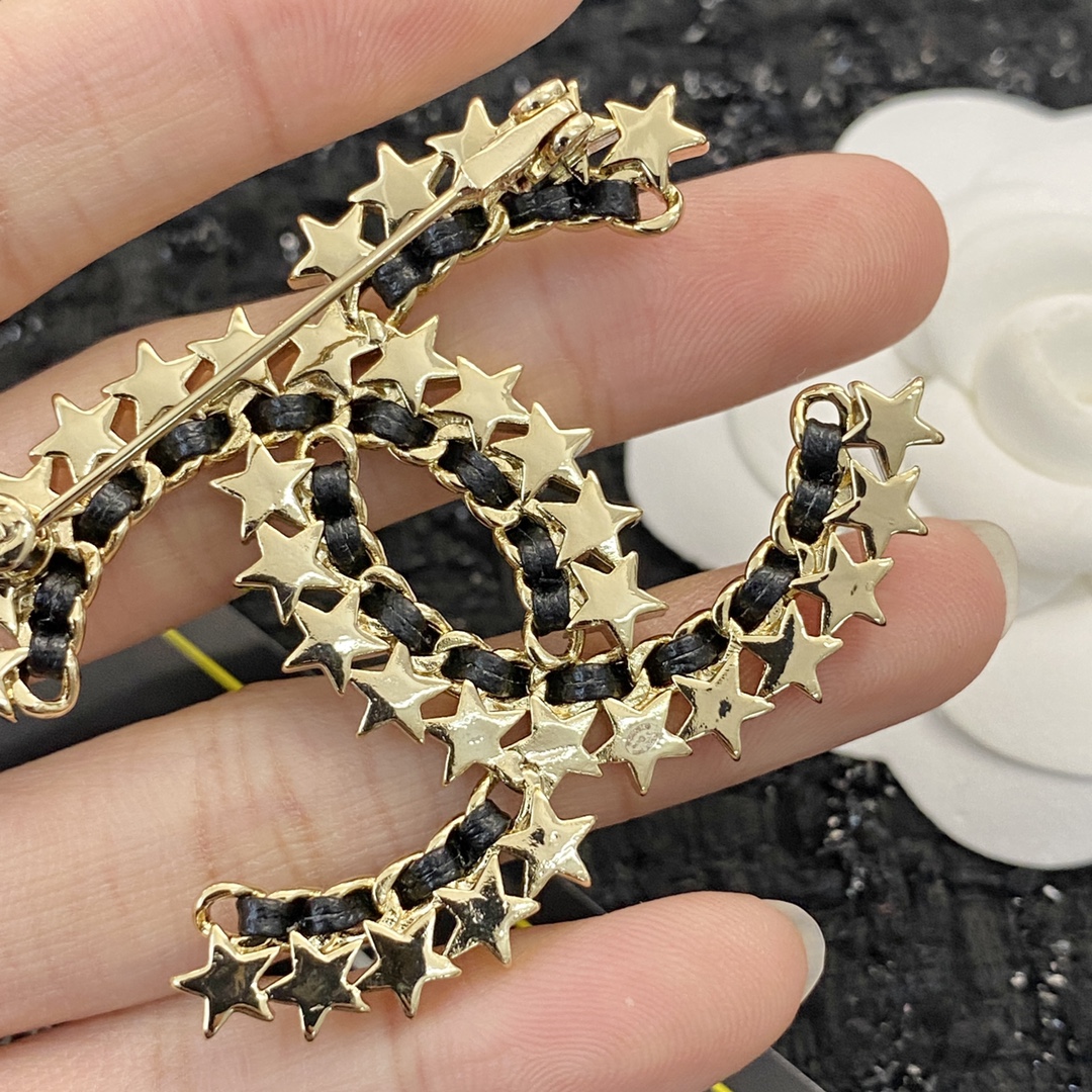[TOP] CHANEL Double C Star Lambskin Brooch - Gold