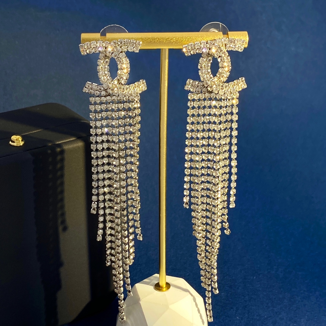 [TOP] CHANEL Double C Claw Chain Tassel Smart Rhinestone Stud Earrings - Gold